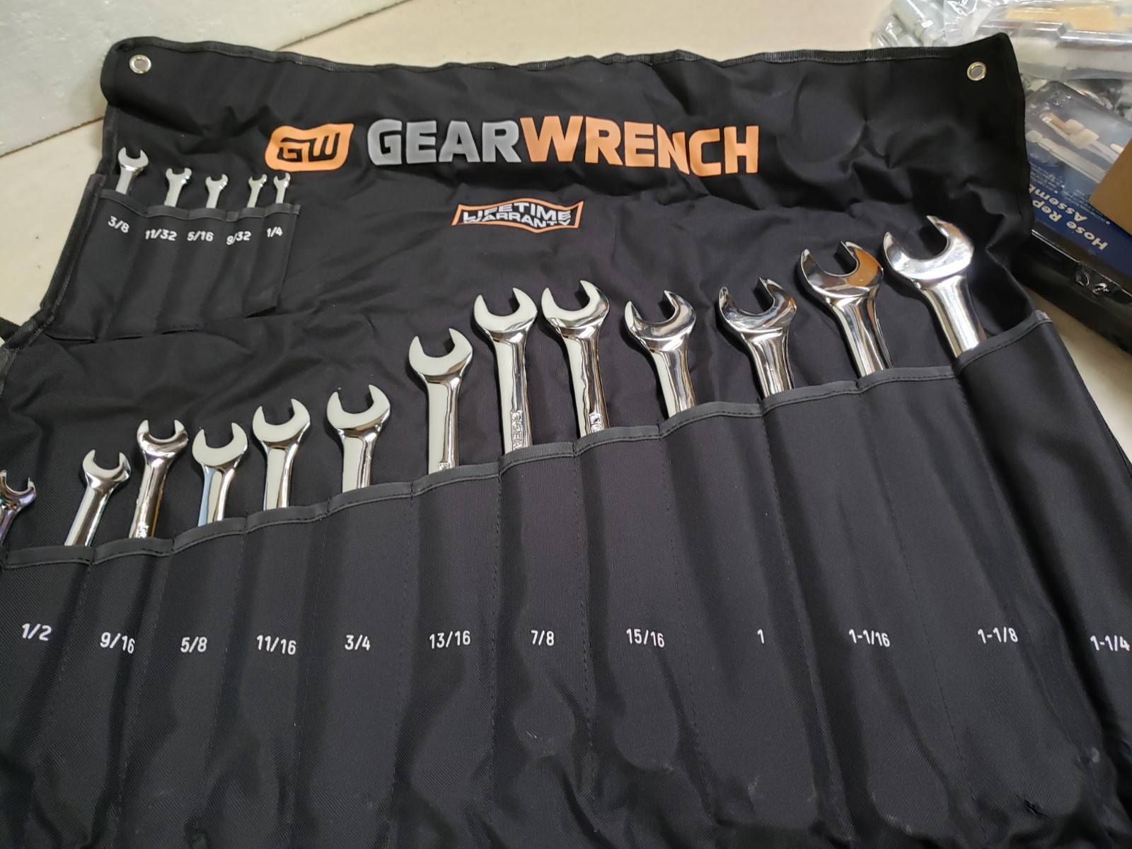 GearWrench 81917 – 18 Pc. SAE Long Pattern Combination Non-Ratcheting Wrench Set