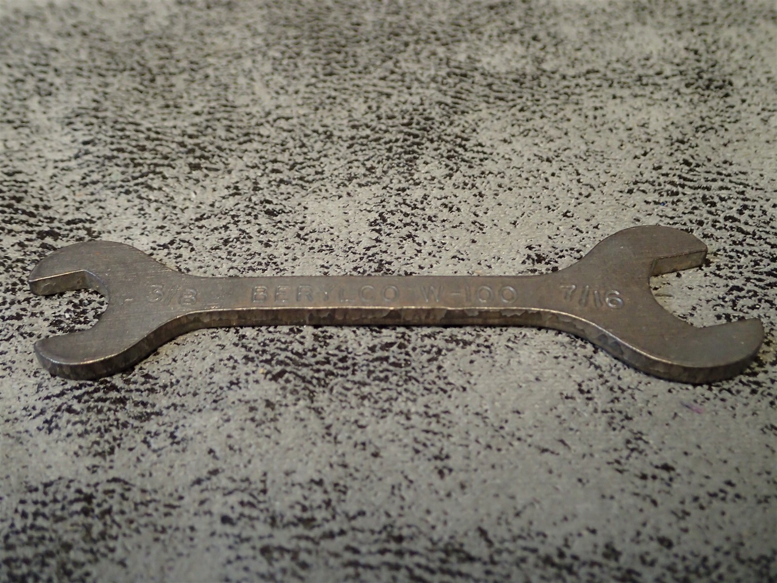 W-100 Berylco 3/8″ x 7/16″ Non-Sparking Double Open-End Wrench, 3-1/2″ OAL BN224