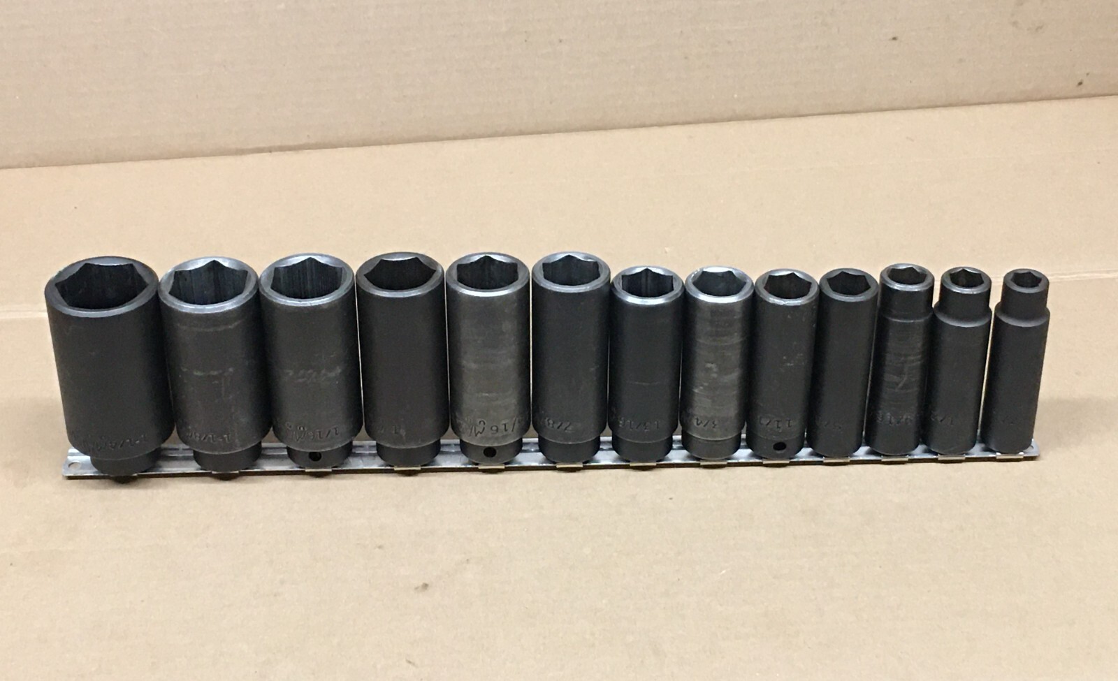 Mac Tools 13 pc SAE Deep Impact Socket Set -1/2″ Drive – 6 Point 7/16″ to 1-1/4″