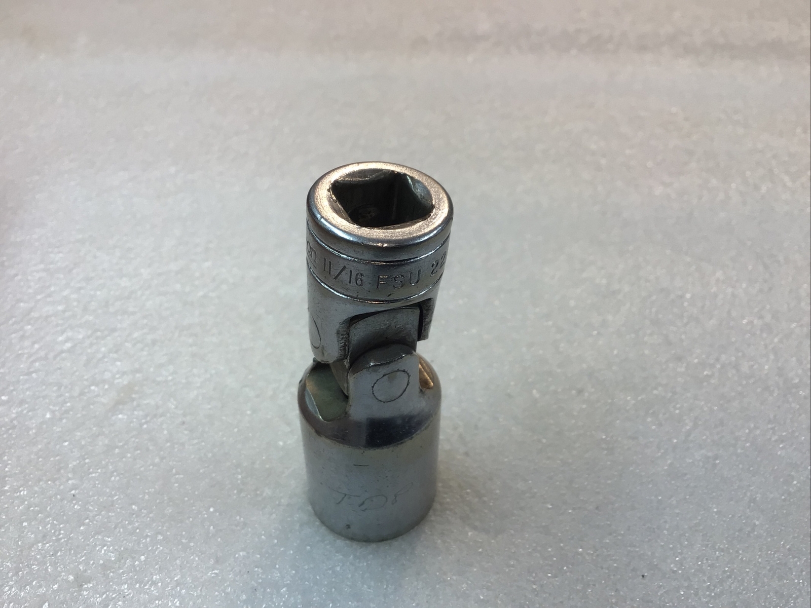 Snap On Tools#FSU22 – 11/16″, SAE, Semi-Deep, Swivel Socket, 3/8”Dr., 6Pt.,-USA-