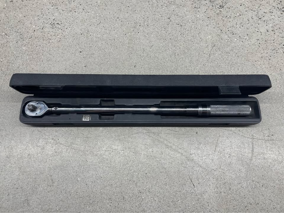JET 1/2″ Drive Click Torque Wrench 50-250 ft-lb 75-332 Nm w/ Case