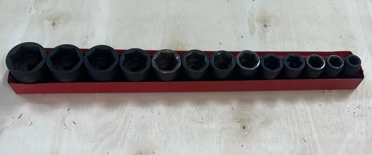 INGERSOLL RAND 6 POINT IMPACT SOCKET SET W/ METAL STORAGE/CARRYING TRAY