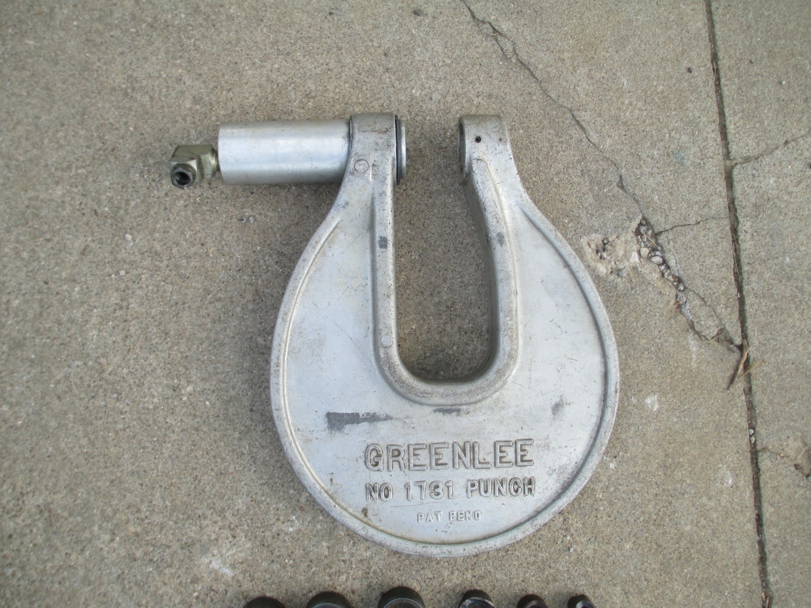 Greenlee 1731 C Frame Knock Out Punch Driver 1/2″ 3/4″ & 1″ Conduit