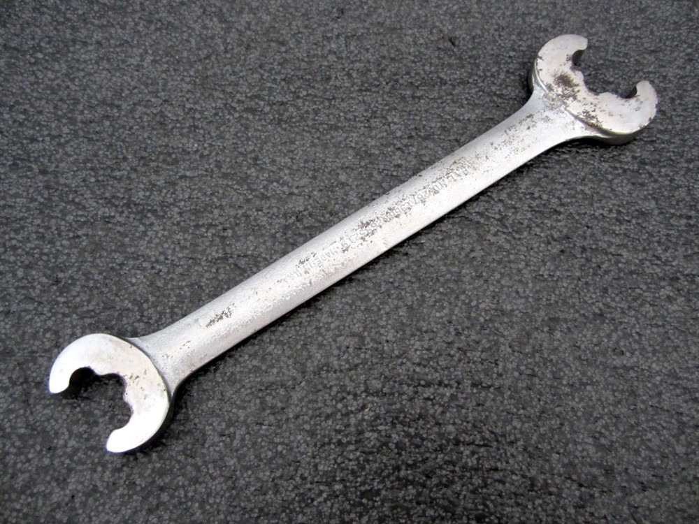 Vintage New Britain 5/8″ x 3/4″ Nut Master Open End Wrench NDF-522 USA