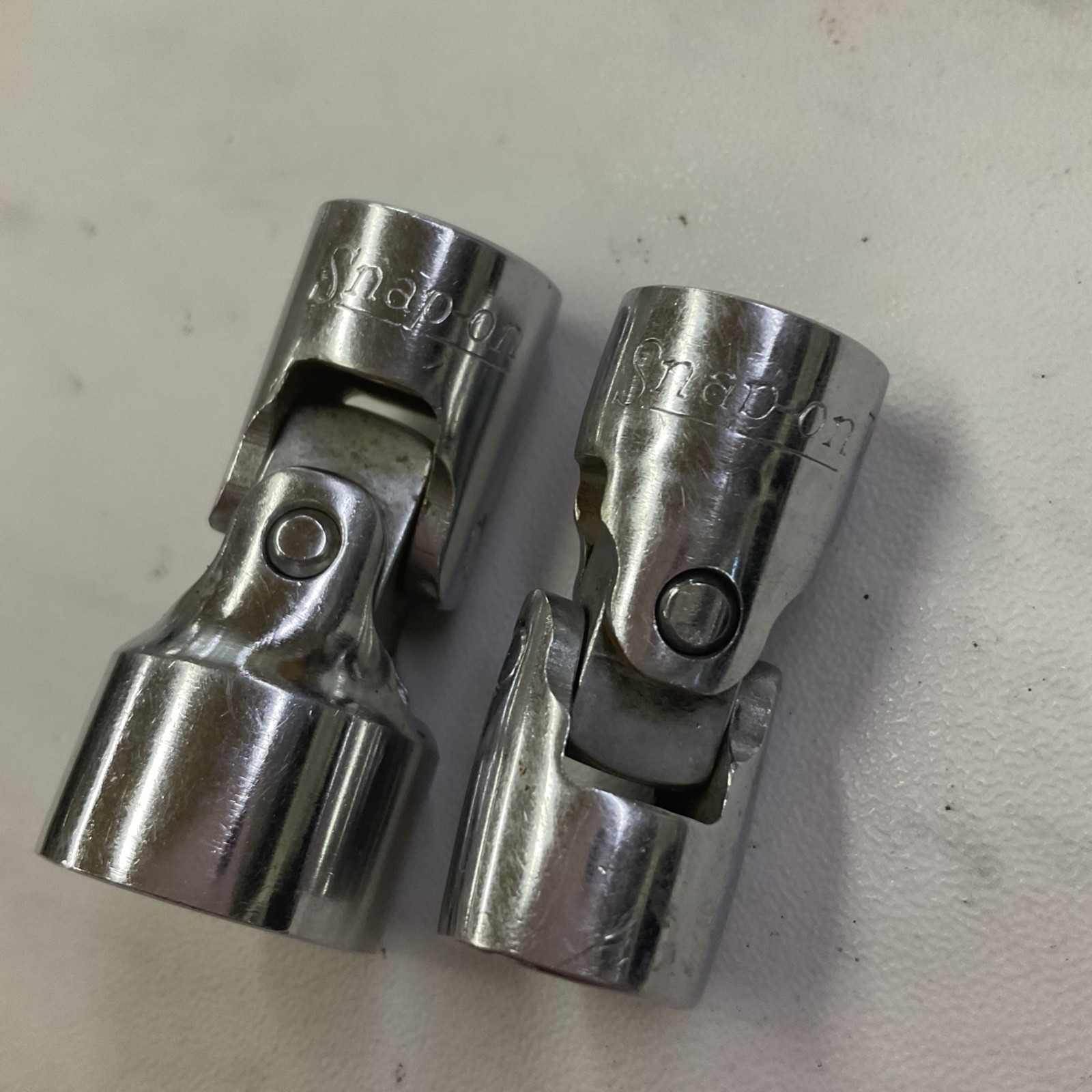 Snap-on Universal Swivel Sockets 12-Pt 3/8″ Dr USA FVU22 (11/16) & FVU14 (7/16)
