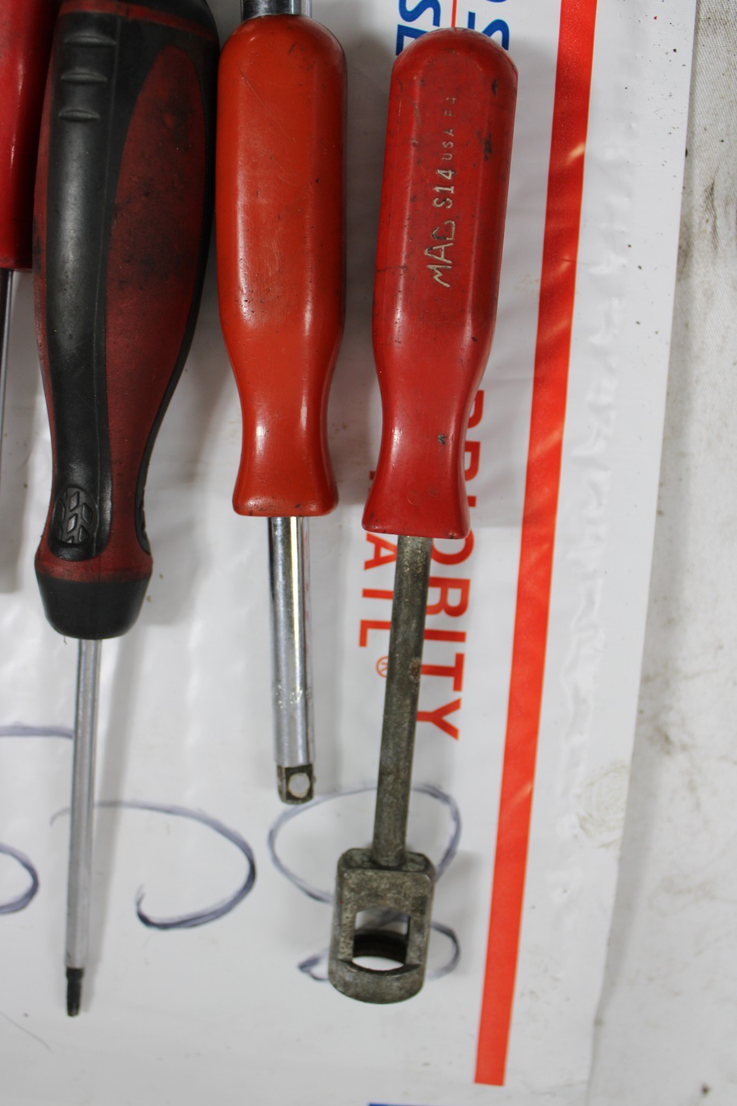 MAC TOOLS 7 PIECE ASSORTEDRED HARD HANDLE SCREWDRIVER LOT
