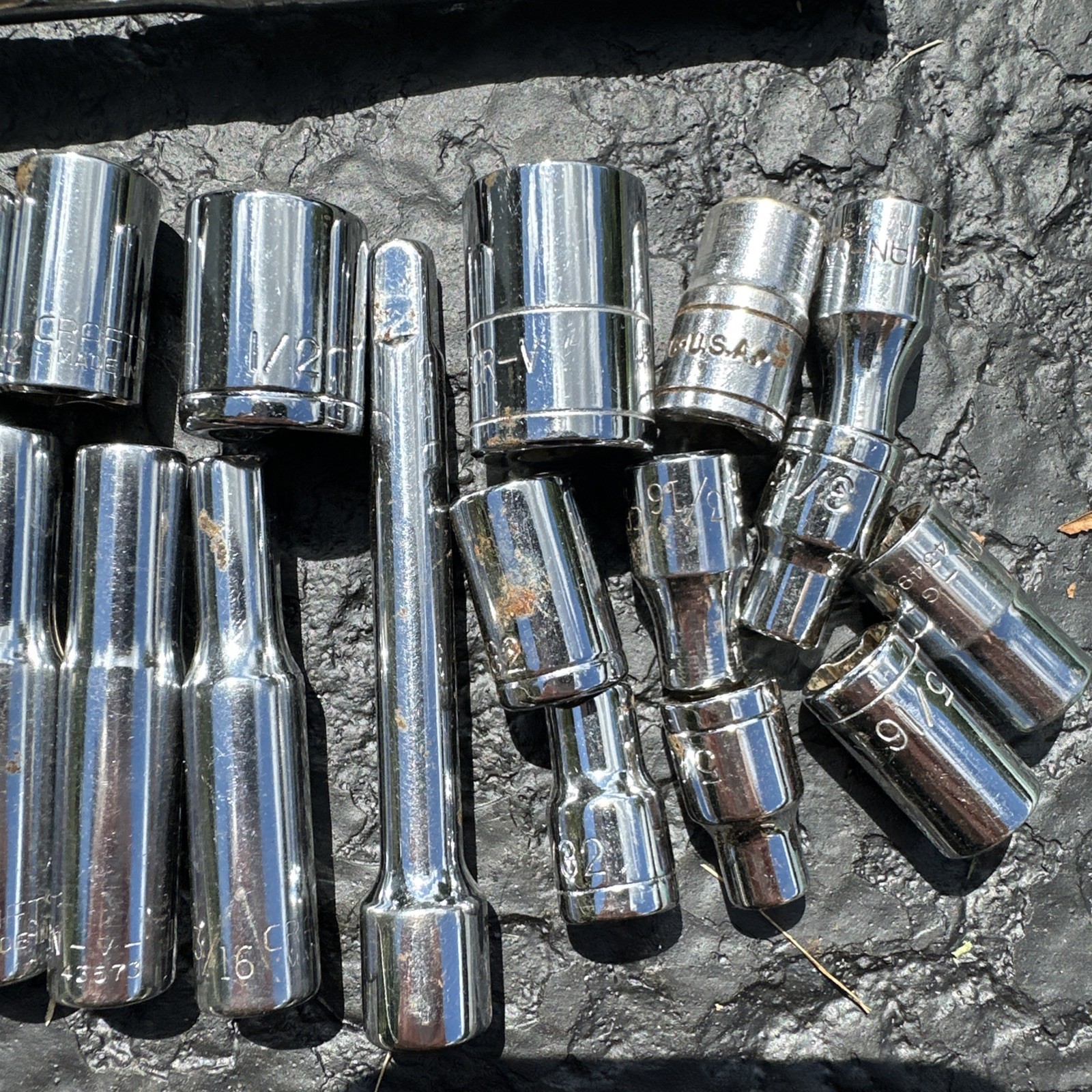 Socket Wrench And 1/4 DRIVE SOCKETS 23 ASSORTED AS PER THE PICTURES