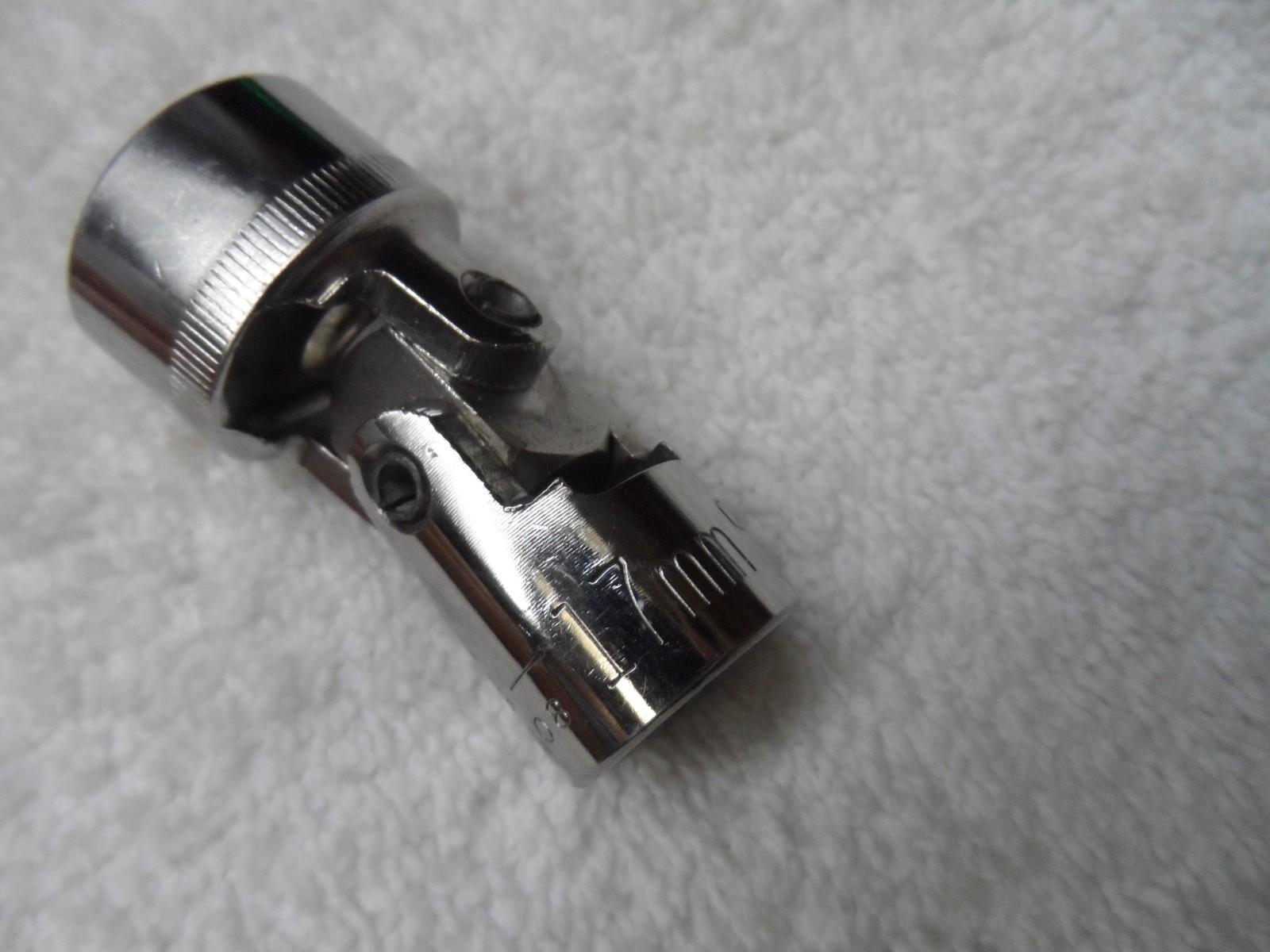 Craftsman 3/8″ Drive Metric Swivel Flex Socket, USA, 6 pt – PN 43208 (17mm) -G-