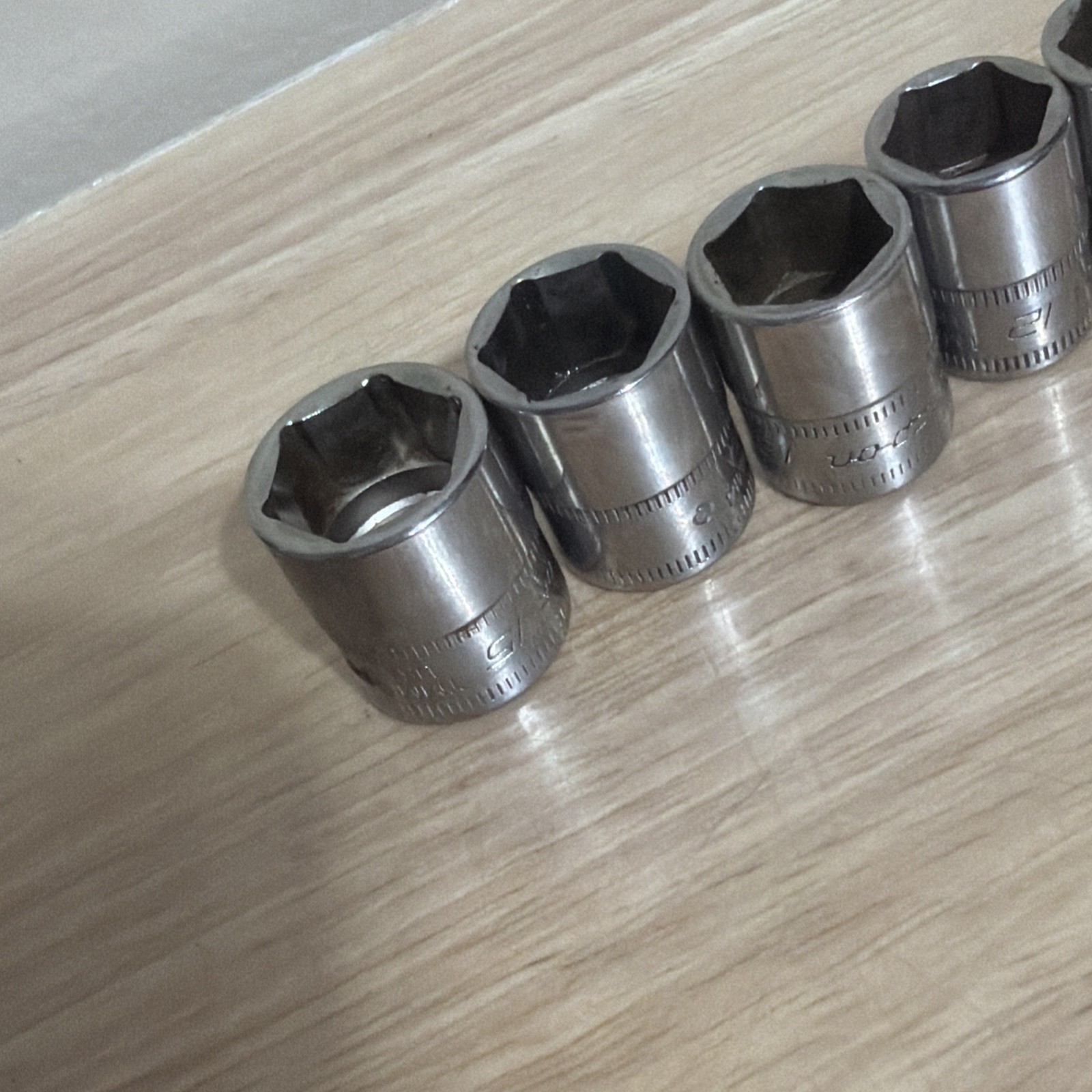 Snap-on™ 1/4″ drive 5 thru 15 mm 6-point Shallow Socket Set 112TMMY
