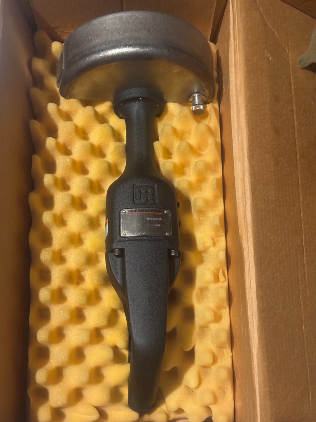 HORIZONTAL AIR GRINDER 5/8 in. – 11 Thread, 8 in. Guard, 4500 rpm