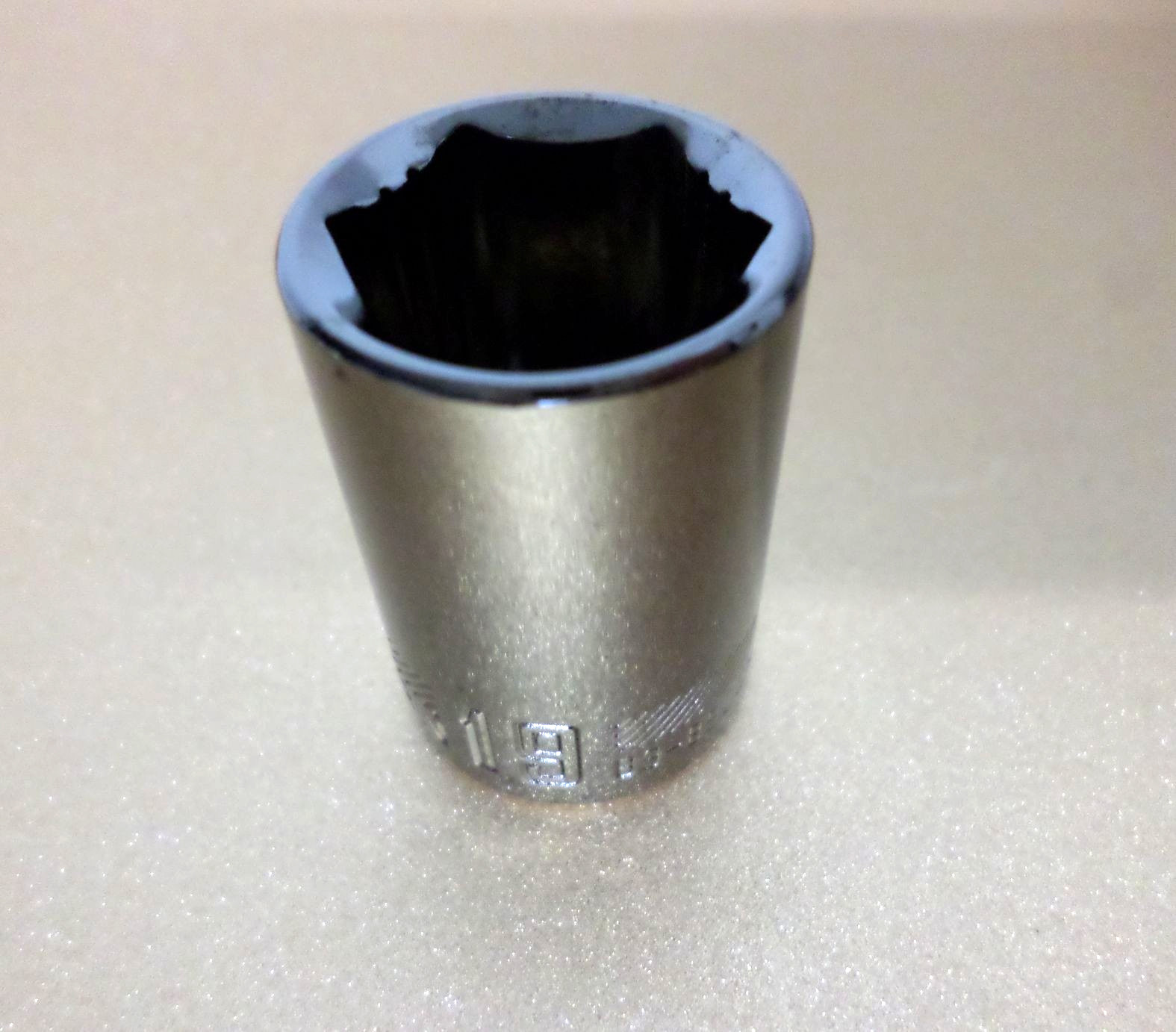 NEW Craftsman Overdrive 19mm 6pt 1/2″-Drive Shallow Metric Socket, 6-Point 19 mm