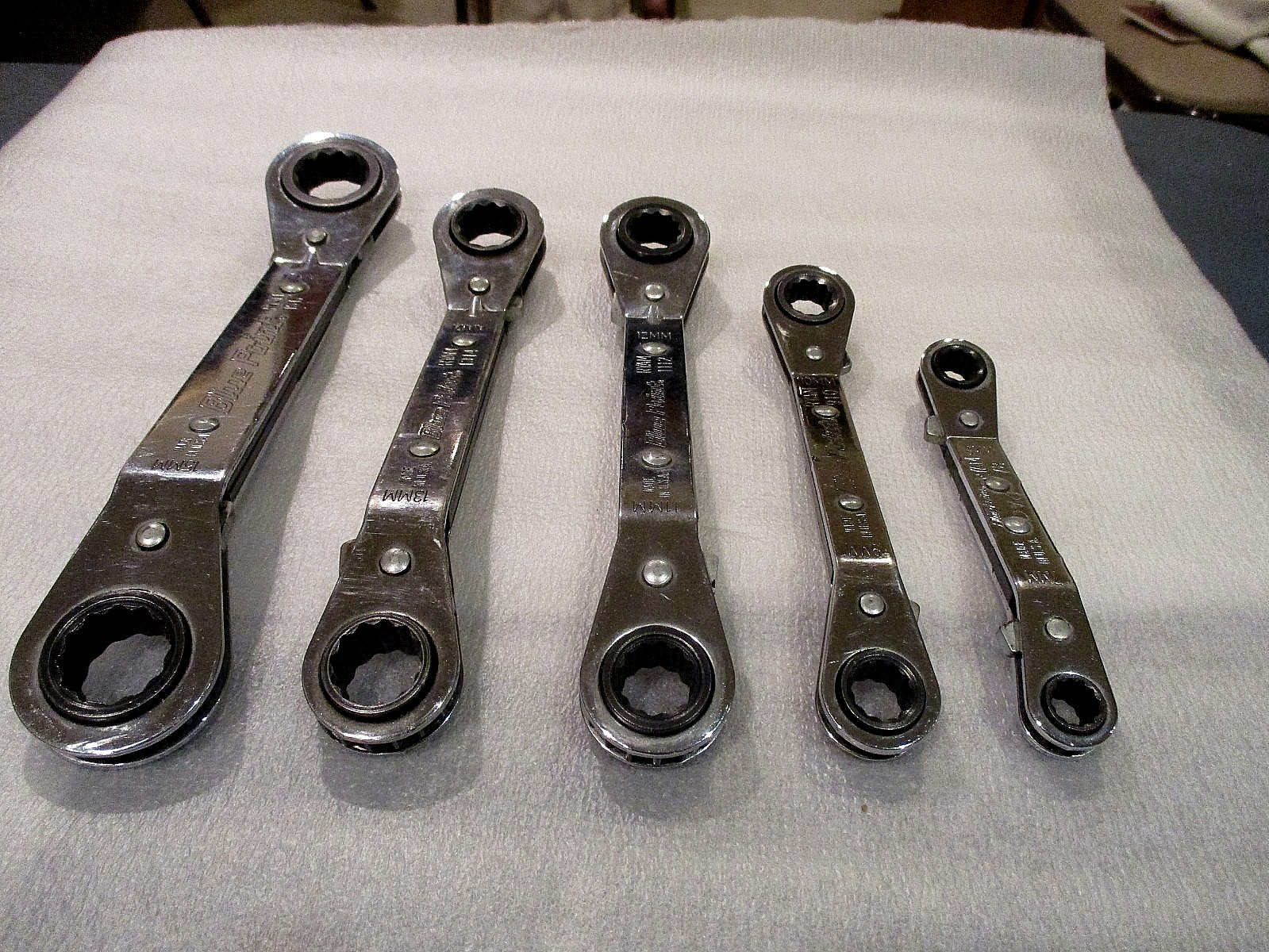 BLUE-POINT 12 POINTS METRIC OFFSET RATCHETING WRENCH 5pc SET. 7mm-17mm