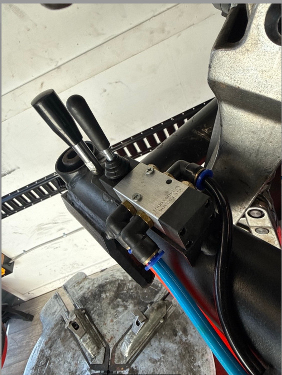 helper arm switch for tire machine