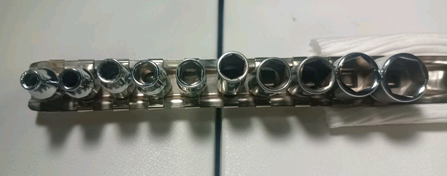Craftsman 1/4″ Socket Set 21pc. 10 SAE, 11 Metric With Rail. See Description Pls