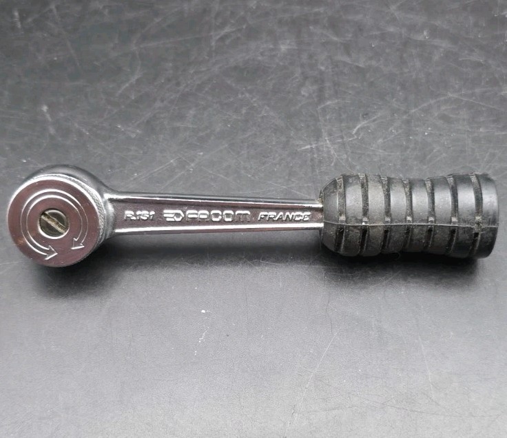 Vintage FACOM 1/4″ Sq Drive Round Head 72-Tooth Ratchet R151. Made In France