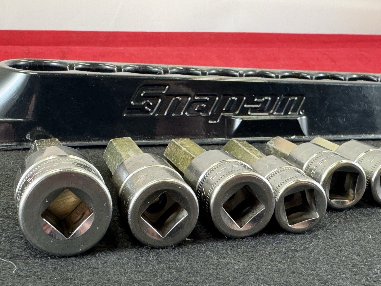 Snap-On 11 pc 3/8″ Drive Metric Standard Hex Bit Socket Set (4-14 mm) 211EFAMY