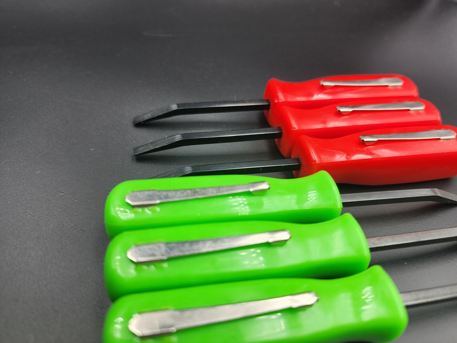 🔴🟢 6-Piece Red & Green Pocket Prybar Set – Dominate Your Automotive Tasks! 🚗
