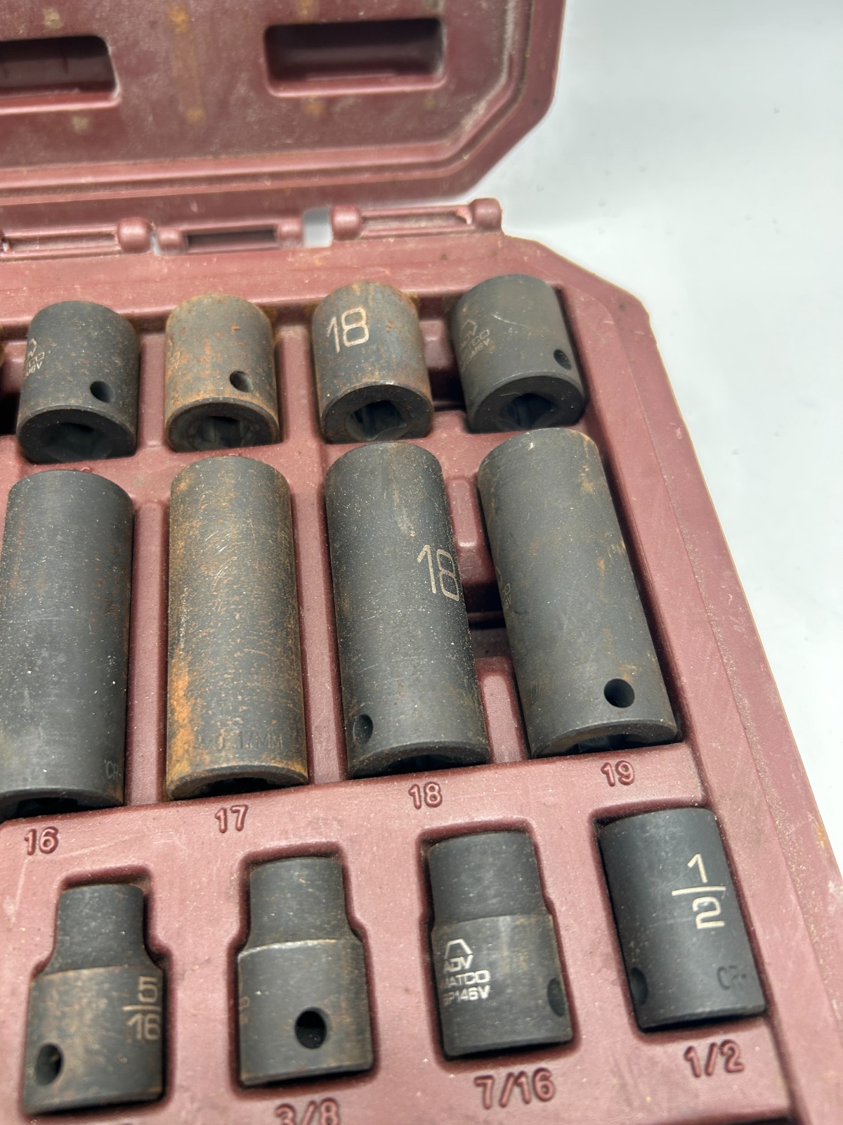 Matco Tools SBP426V 3/8″ Drive 42-Piece SAE & Metric 6pt Impact Socket Set