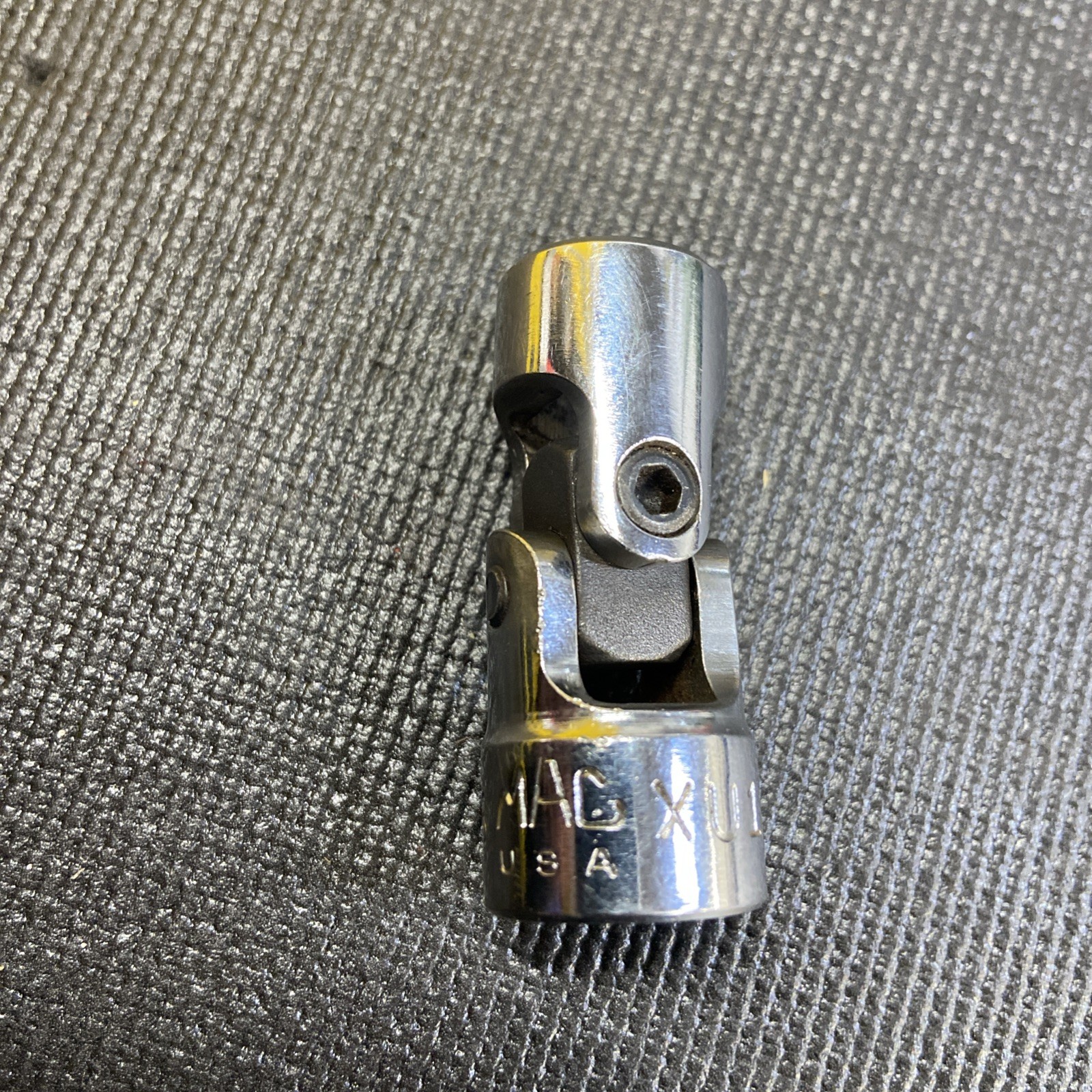Mac Tools 3/8″ Drive 9/16″ 6PT Chrome Swivel Socket For Parts XU186