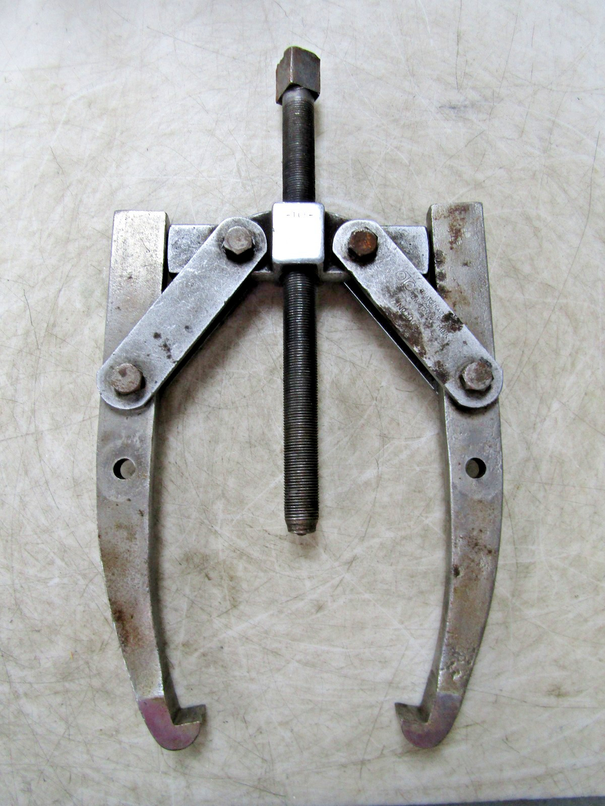 💥OTC 2 JAW GEAR PULLER NO. 1003