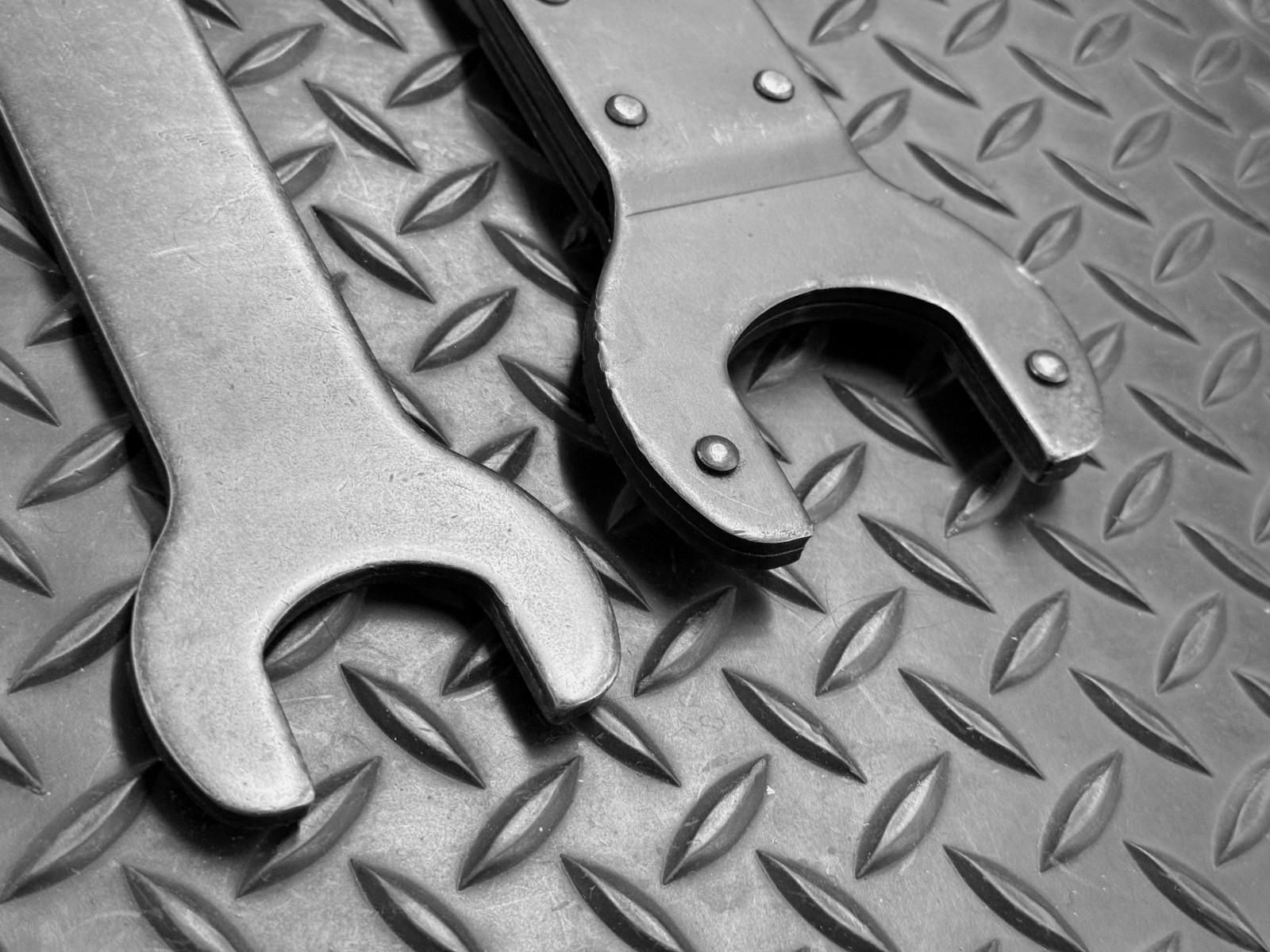 K-D USA 3136 ( 36mm 1-7-16″ ) K-D 3296 ( 48mm 1-7/8″ ) Fan Clutch wrench set USA