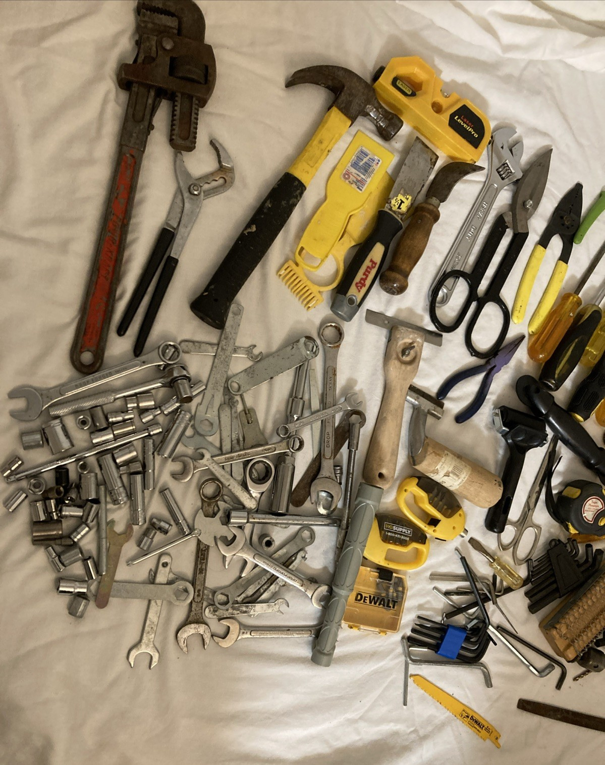 Mixed lot of Hand Tools Carpenter Plumbing Mechanic Screwdrivers Pipe Wrench ++