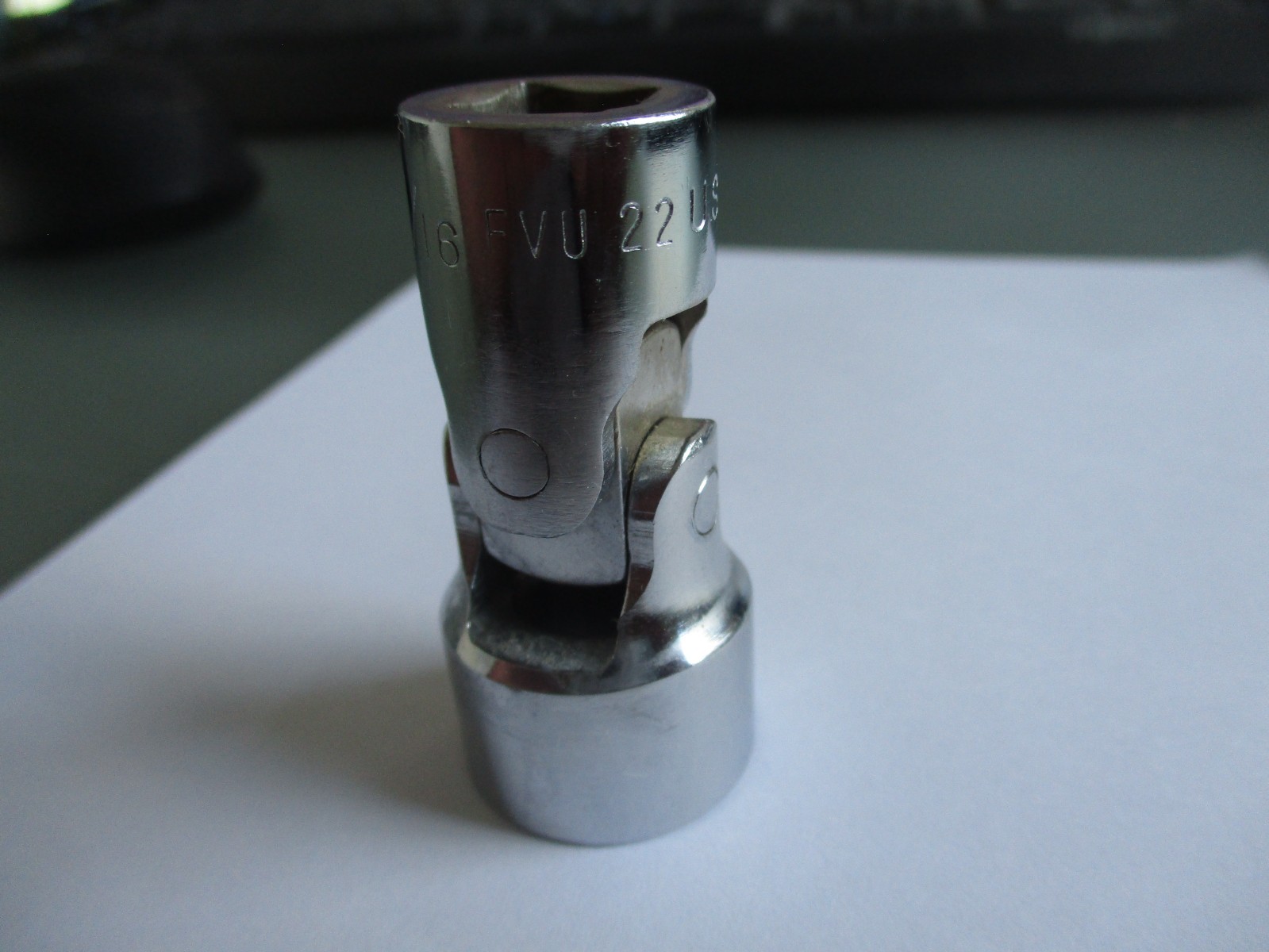 Snap On Tools Vintage FVU22 11/16″ – 3/8″ Dr 12 Pt Universal Swivel Socket NICE