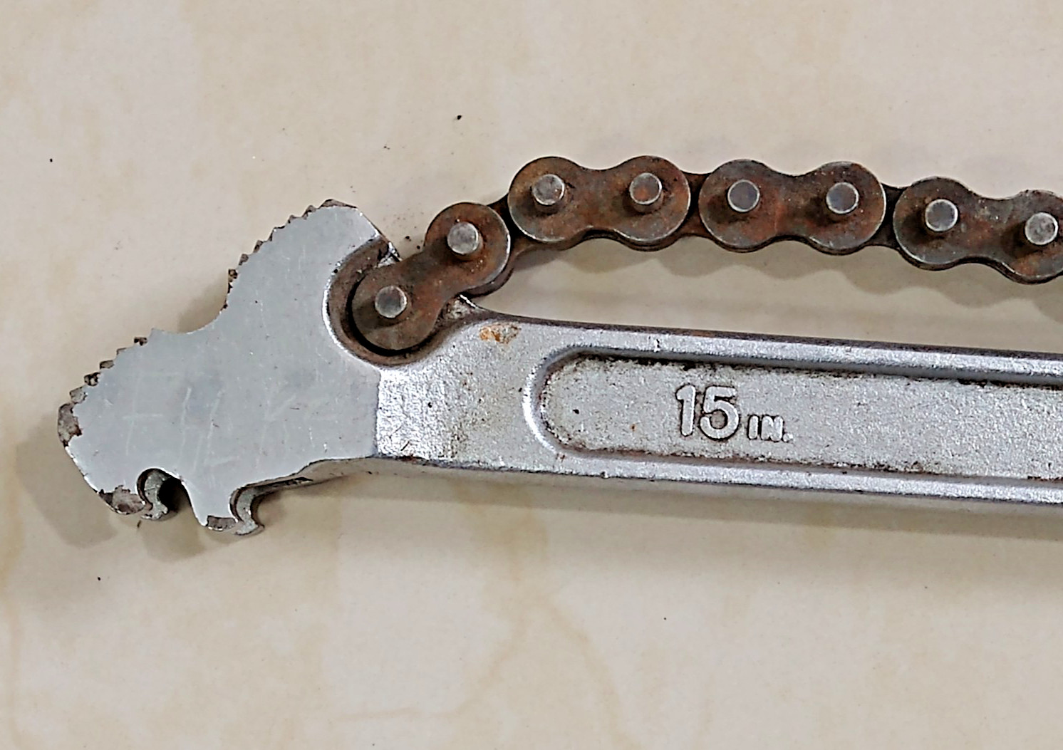 DIAMOND TOOLS CW15, CHAIN WRENCH, 15″L. HANDLE.