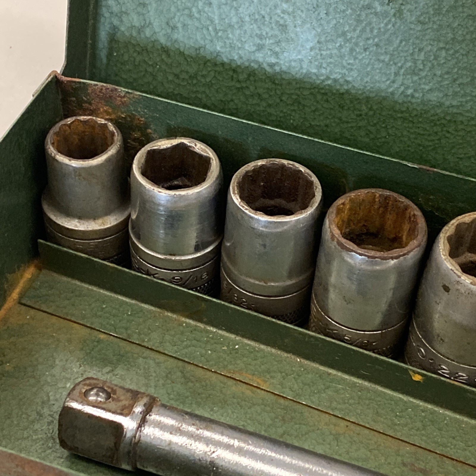 Vintage SK TOOLS 1/2″ Drive Socket Set 17pc Metal Box USA Made S-K Wayne M0863