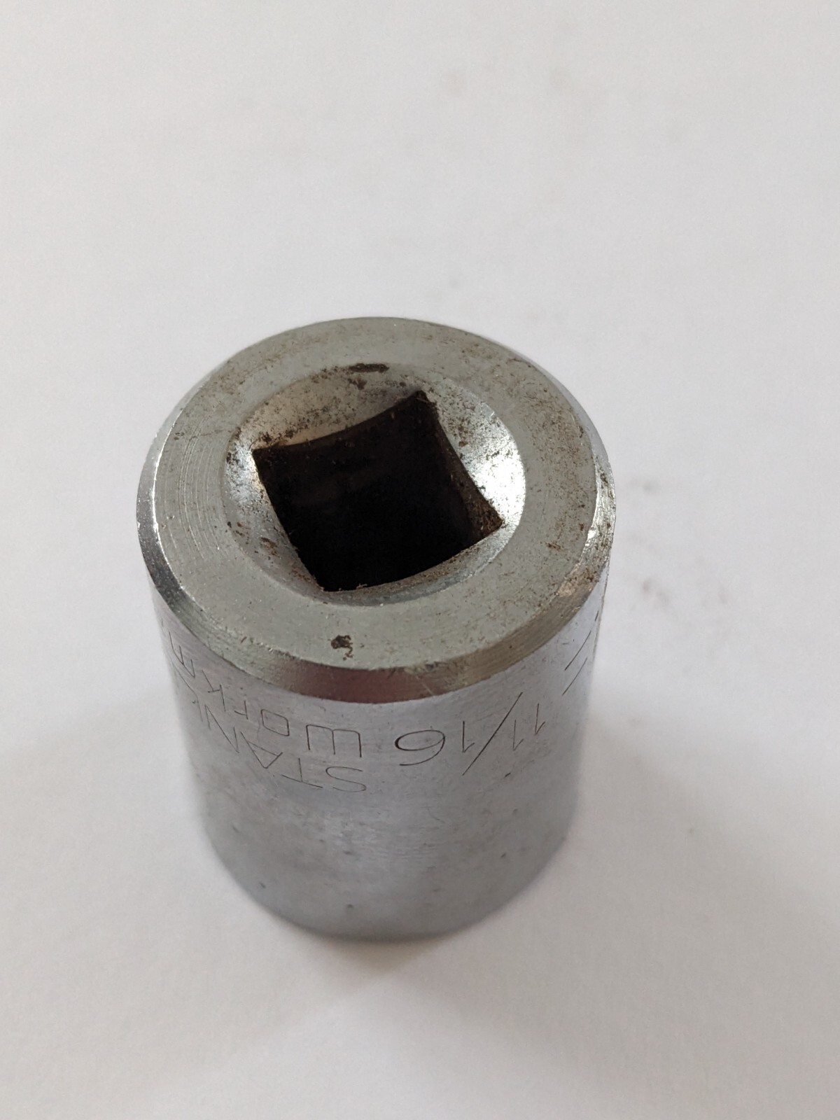 Stanley WorkMaster 86-267, 11/16″, 3/8″ Drive SAE Hand Socket, 12 Point