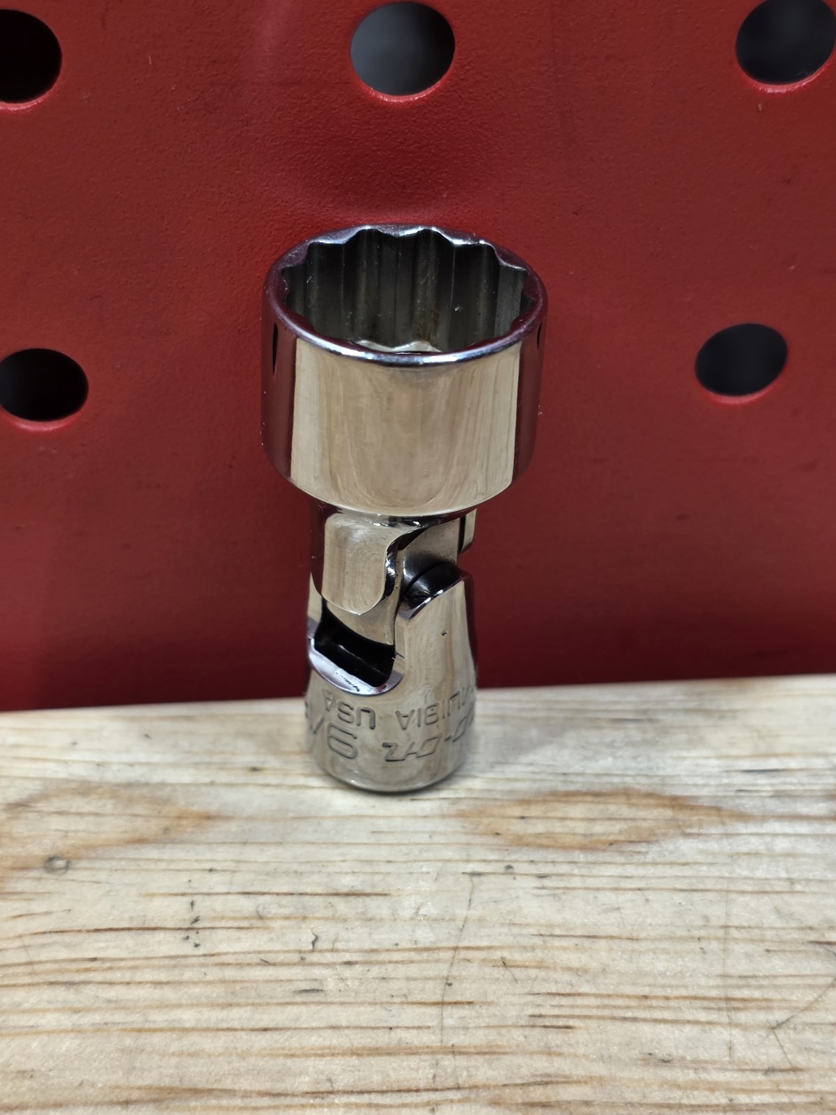 Snap-on Tools TMU181A 9/16″ SAE 1/4″ Drive 12-Point Universal Socket See Details