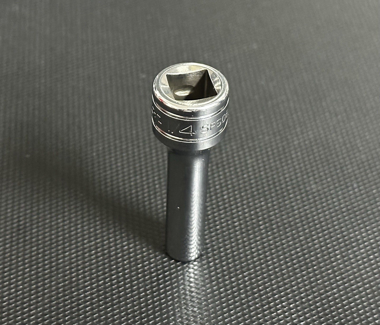 Snap-on Tools USA NEW 3/8″ Drive 1/4″ SAE DEEP 6 Point Chrome Socket SFS081 NEW