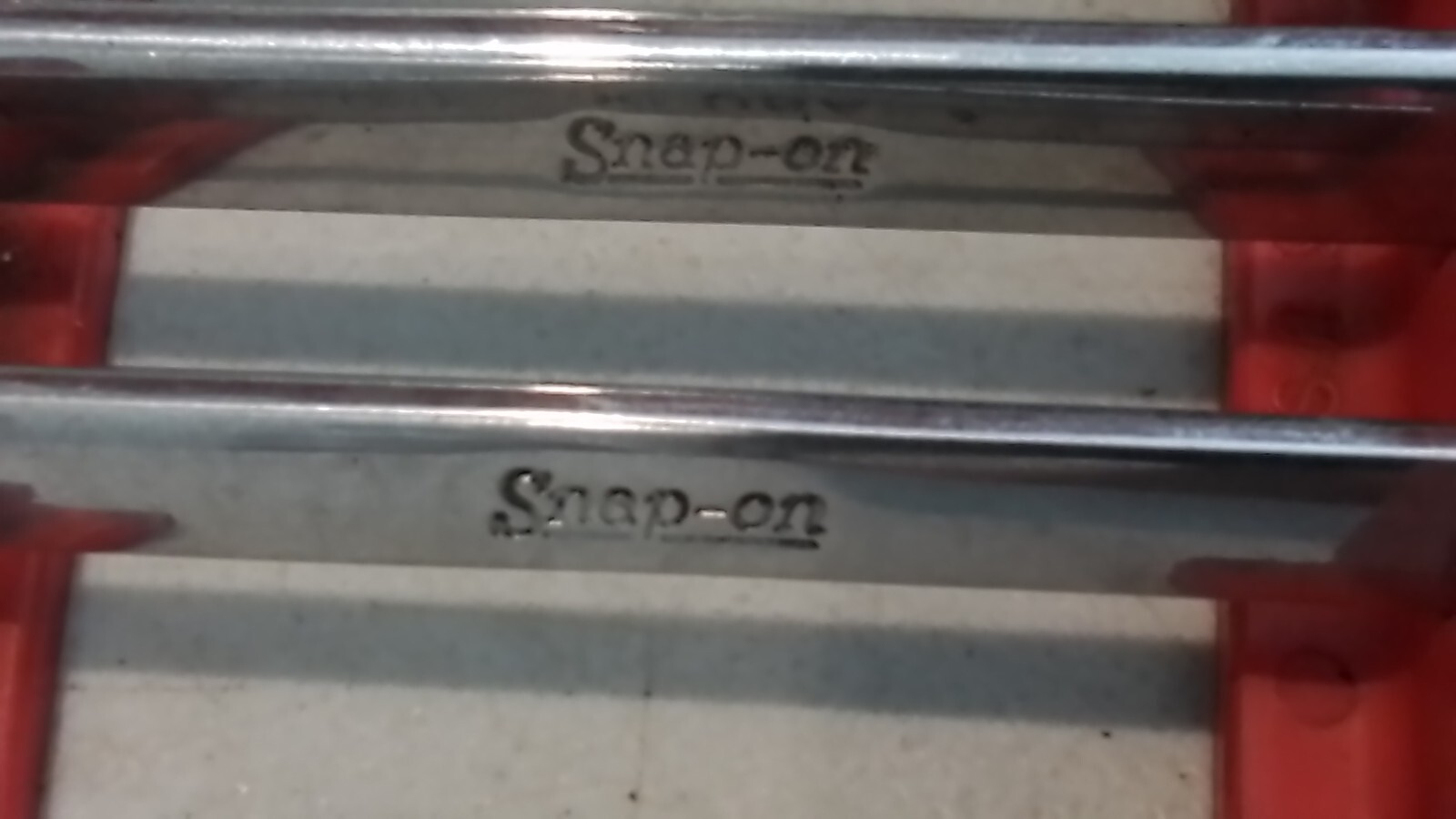 SNAP ON 13 PIECE METRIC OEXM 12 PT. COMBINATION WRENCH SET FROM 10-22MM. W/RACK