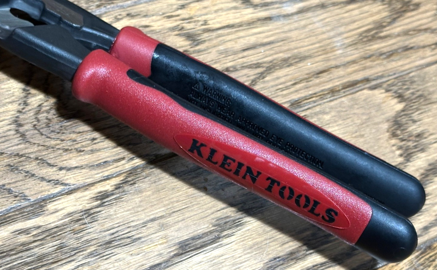 🇺🇸 Klein Tools High Leverage Cable Wire Cutter Shears 9″ Long Pliers Battery