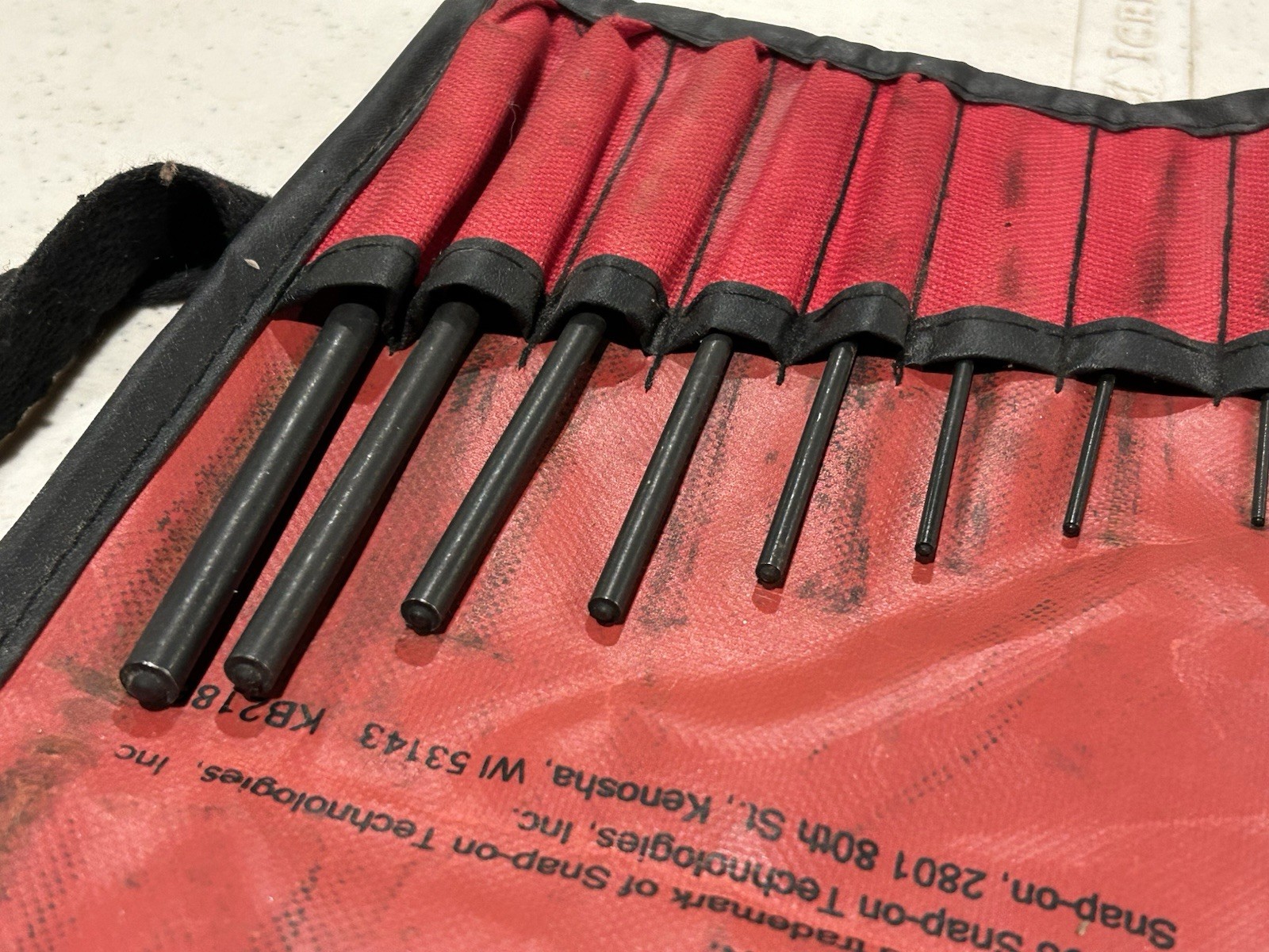 NOS. Snap On 8 Piece Roll Pin Punch Set PPR708BK