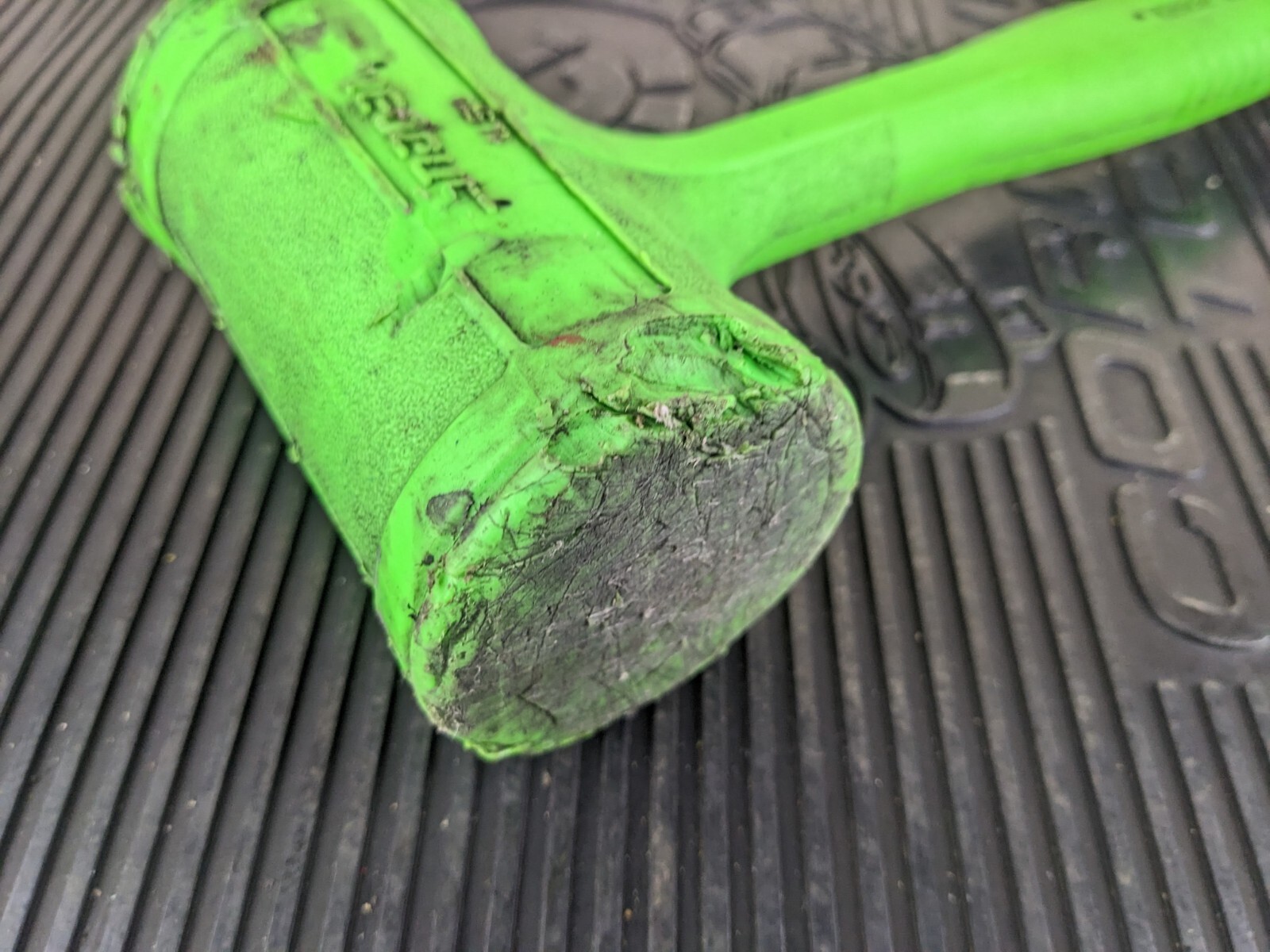 #as285 Snap-On HBFE48 Dead Blow 48-Ounce Soft Grip Hammer Green