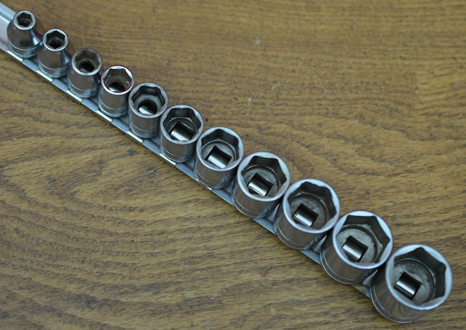 Snap-on 21-Piece 3/8″ Drive 6-Point & 12-Point Shallow Socket Set on Rail 211FSY