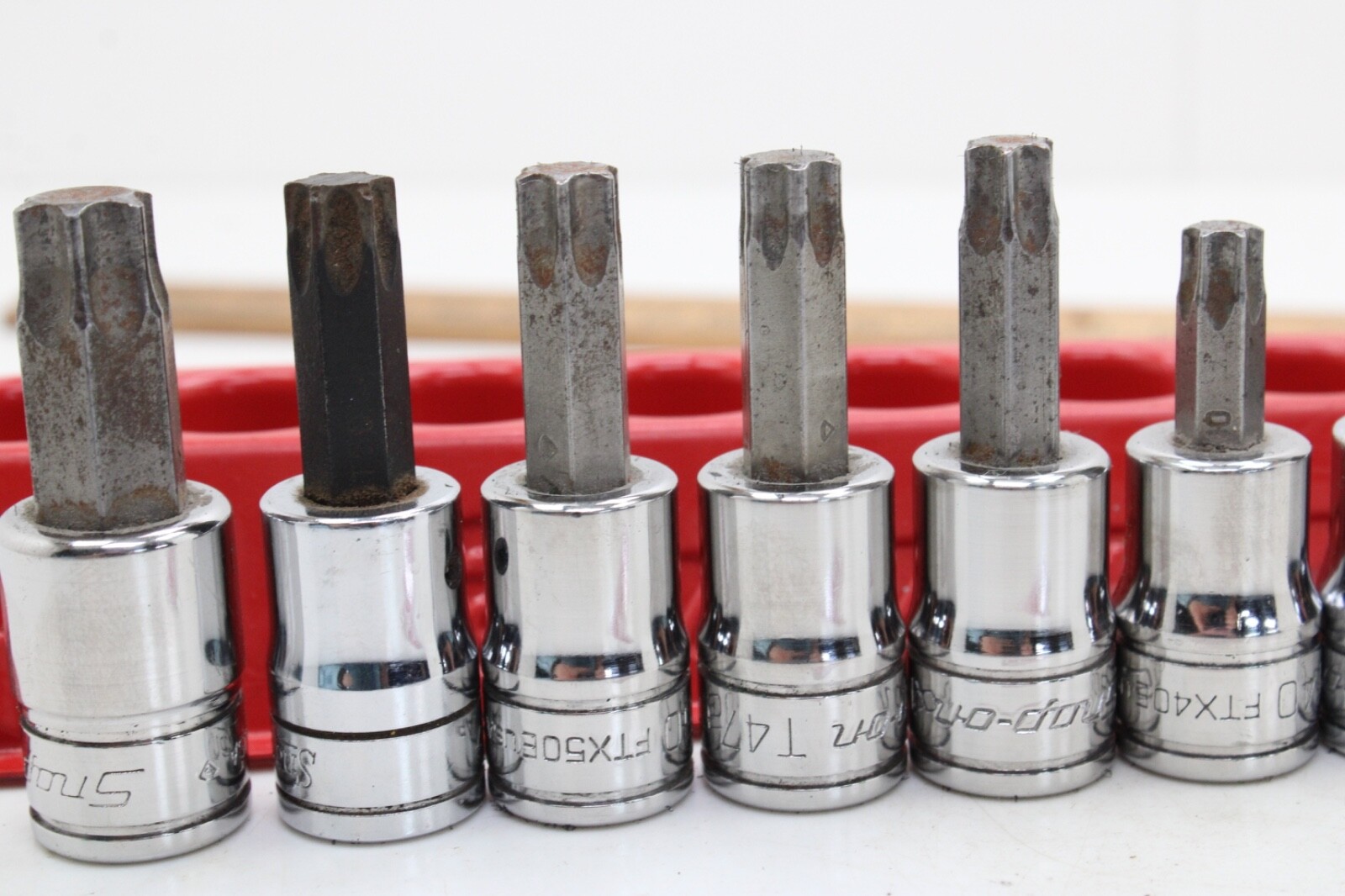 Snap On 212EFTXY T8-T55 12 Piece 1/4″/3/8″ Drive TORX Bit Standard Socket Set