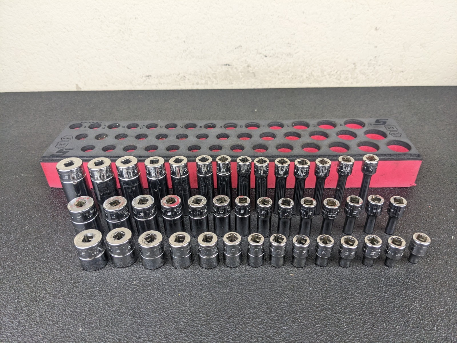 #bn598 Snap-On Tools 142STMMSYFR1 42pc 1/4″ Drive 6-Point Metric Foam Socket Set