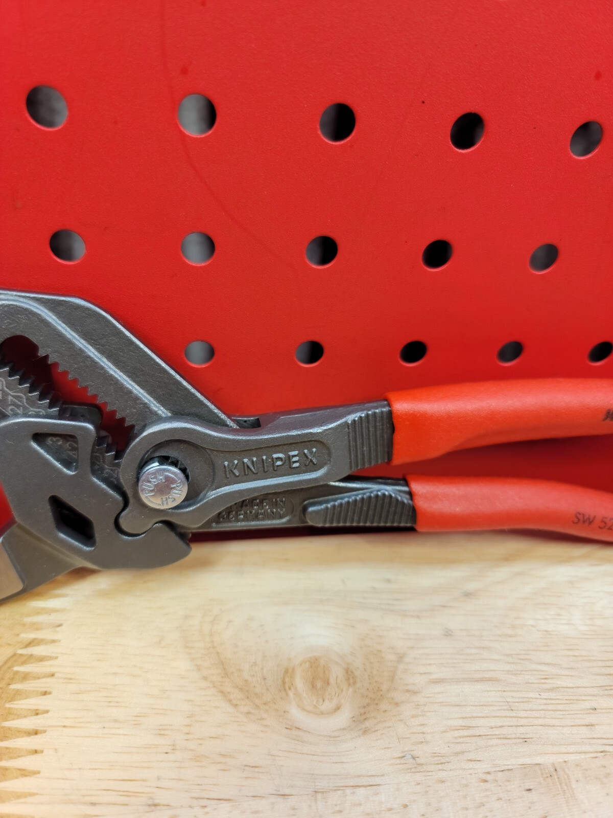Knipex 10″ Adjustable Pliers Wrench 2″ Jaw Opening No Pinch Red 86 01 250