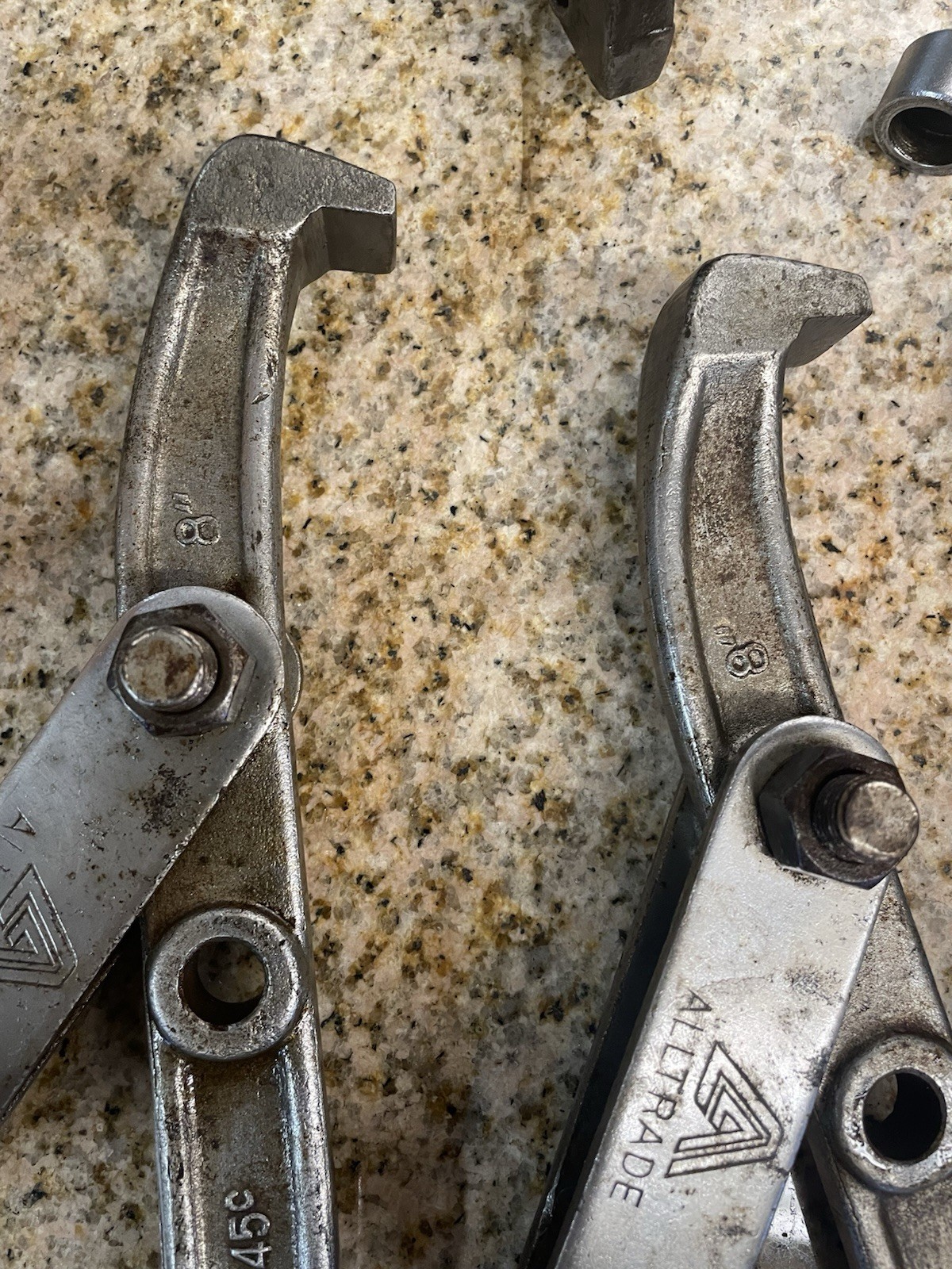 Alltrade Large 8 Inch 3 Jaw Inside Outside Professional Puller