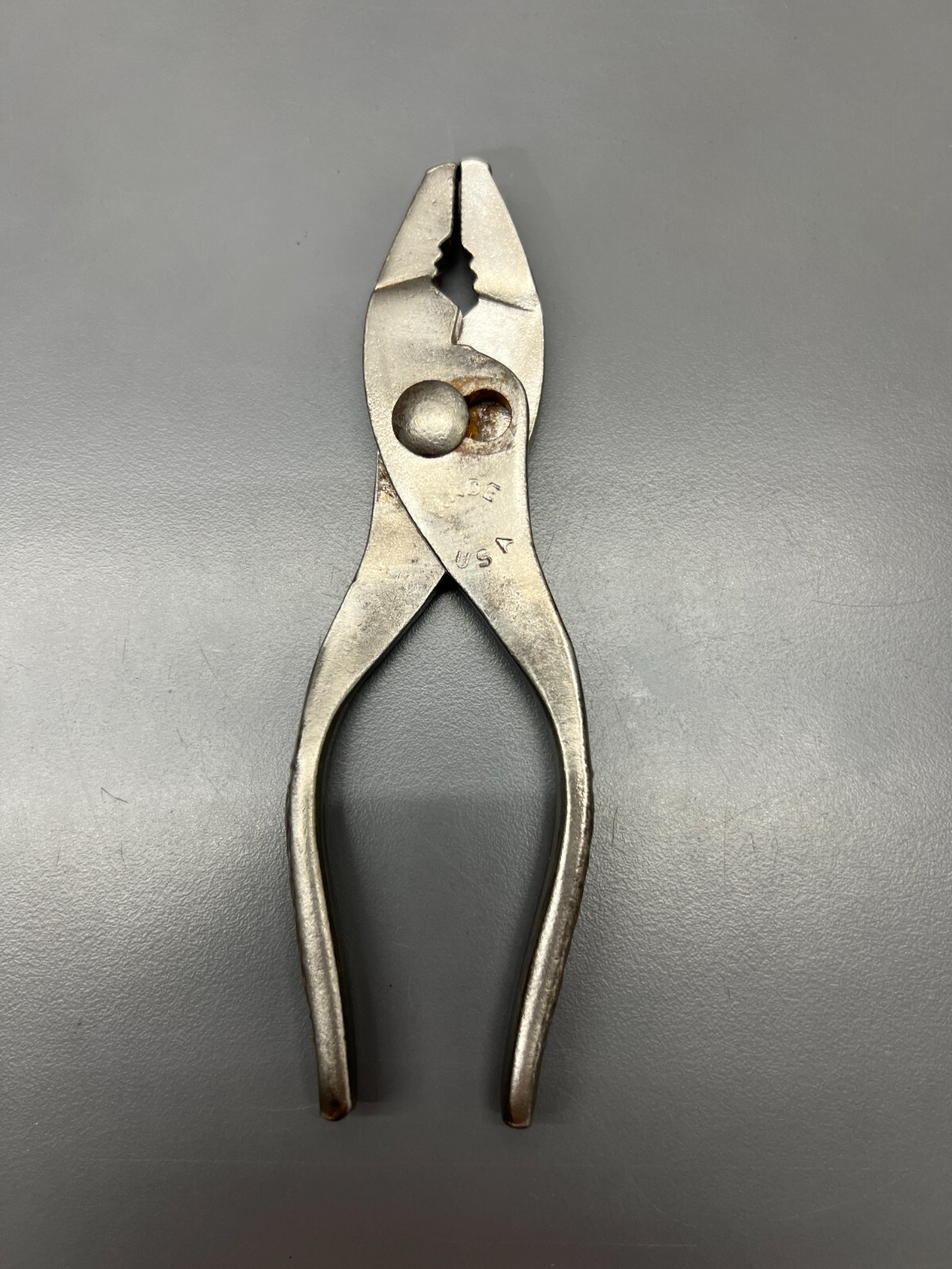 (H) VINTAGE UNBRANDED 6″ FLAT THIN NOSE SLIP JOINT PLIERS – TEXTURED GRIPS – USA