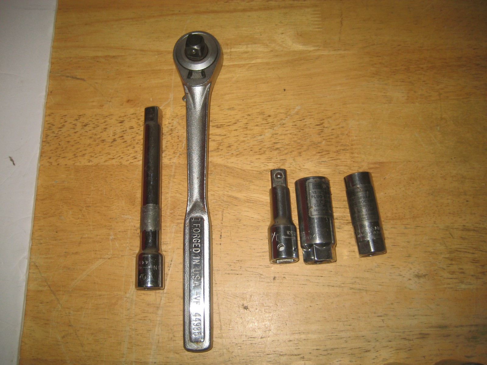 Vint Craftsman 42 Sockets Metric & SAE 1/2″ Drive G Series – Ratchet- 3 & 6″ Ext