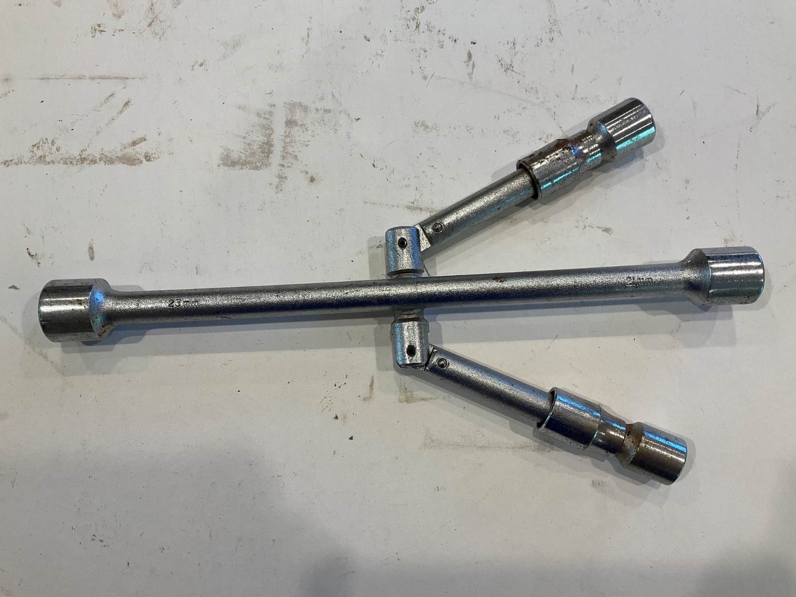Universal Tire Lug Nut Wrench 4 Way Heavy Duty Folding 13/16 1/16 3/4 .9″ Taiwan