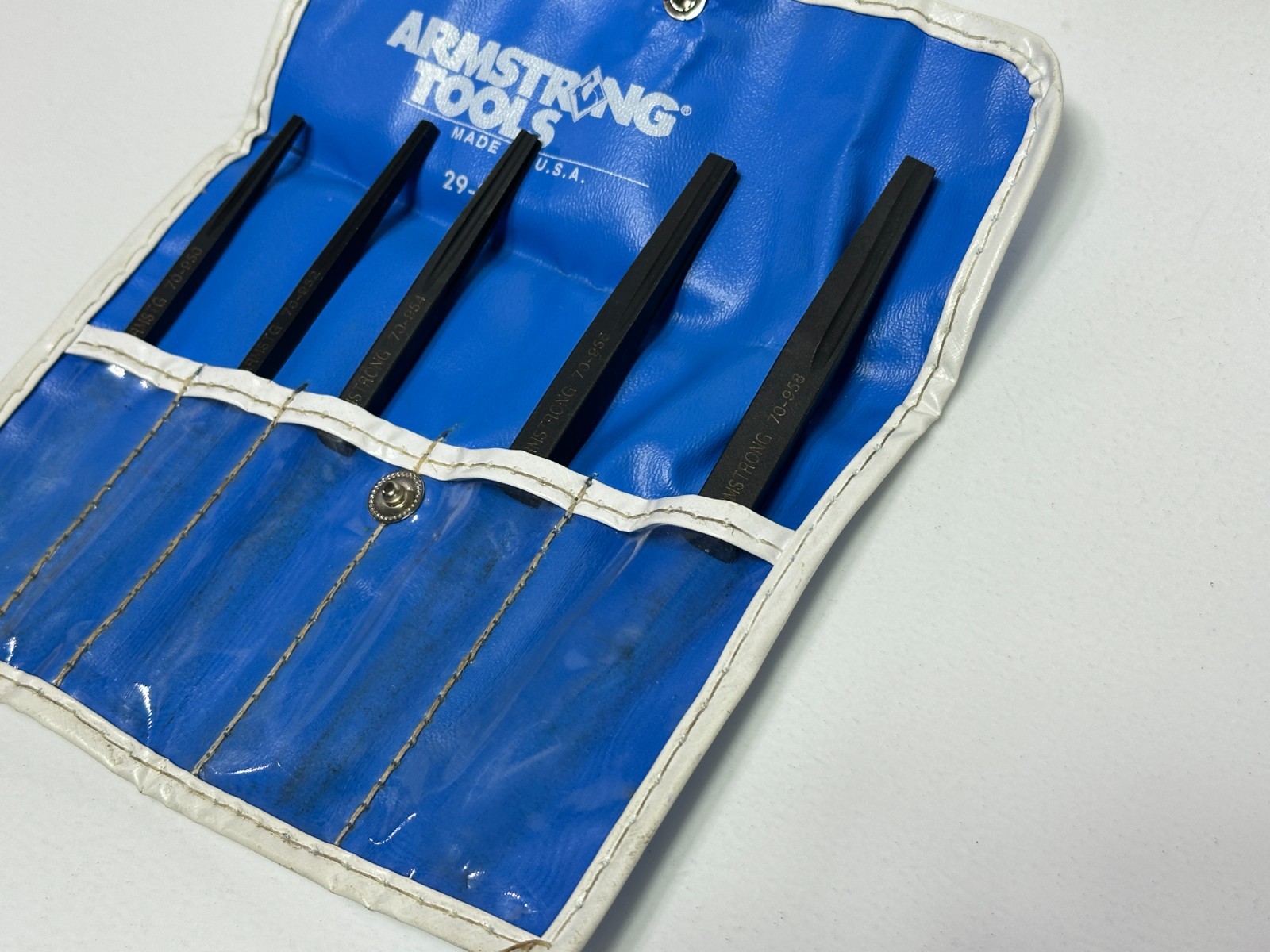 🇺🇸 ARMSTRONG Tools 29-312 5pc Screw Stud Extractor Set w/ Kit Bag, NOS Unused