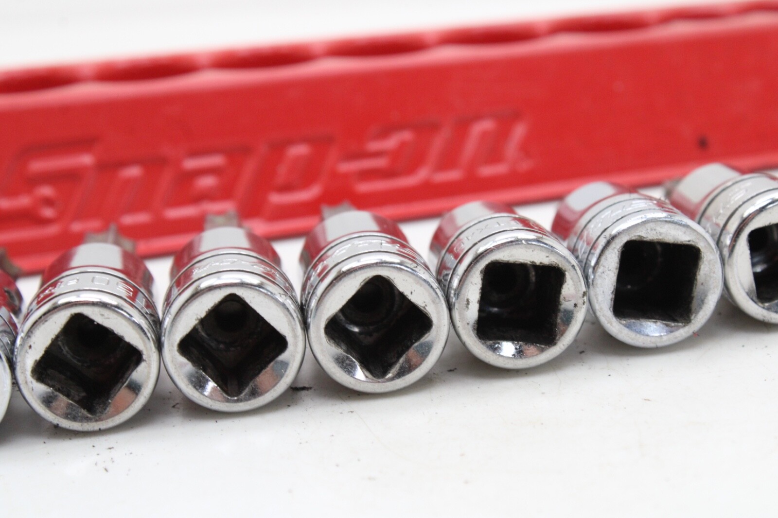 Snap On 212EFTXY T8-T55 12 Piece 1/4″/3/8″ Drive TORX Bit Standard Socket Set