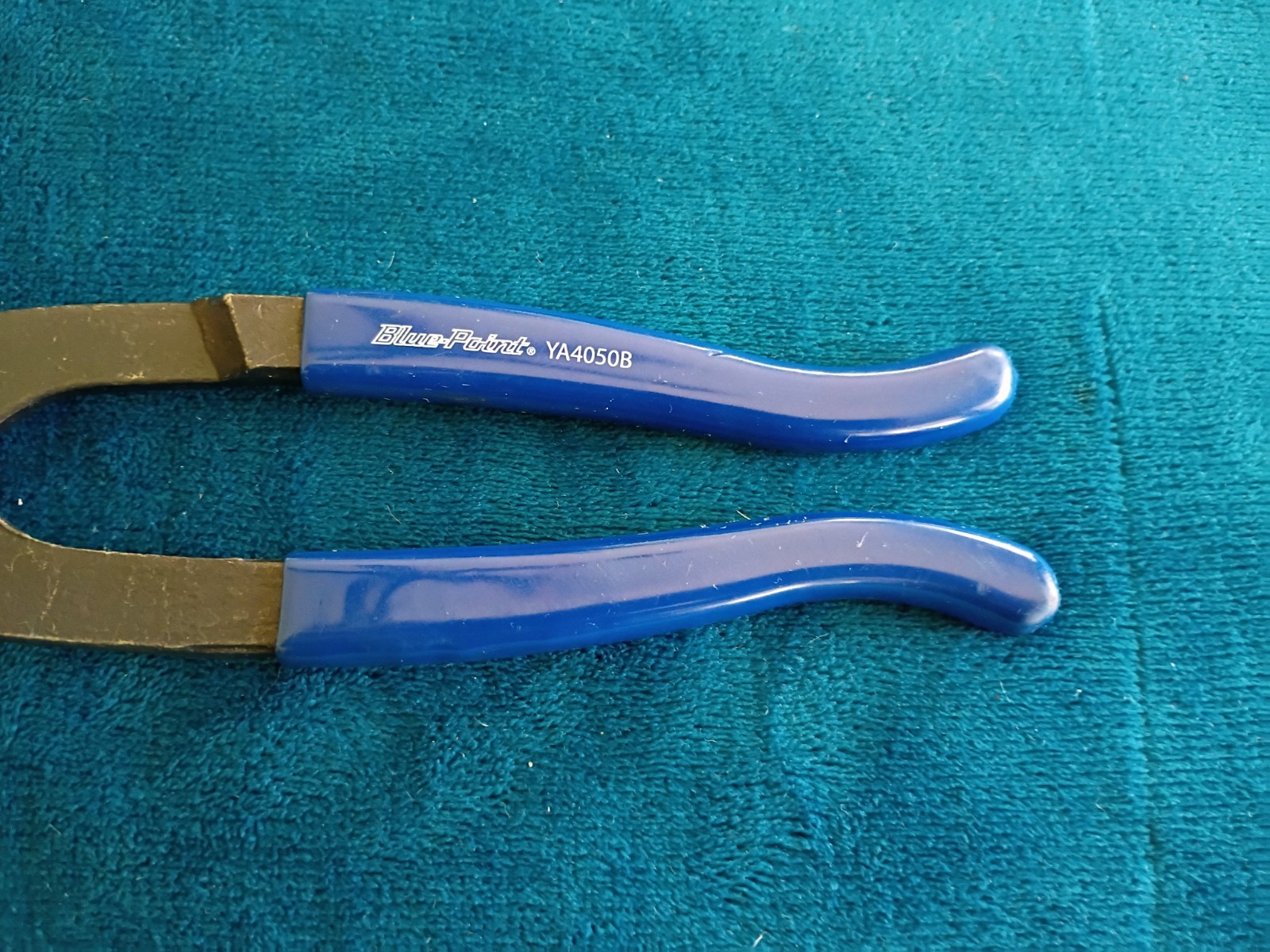 Blue Point USA Adjustable Slip Joint Oil Filter Pliers, 2.25″-4” YA4050B.