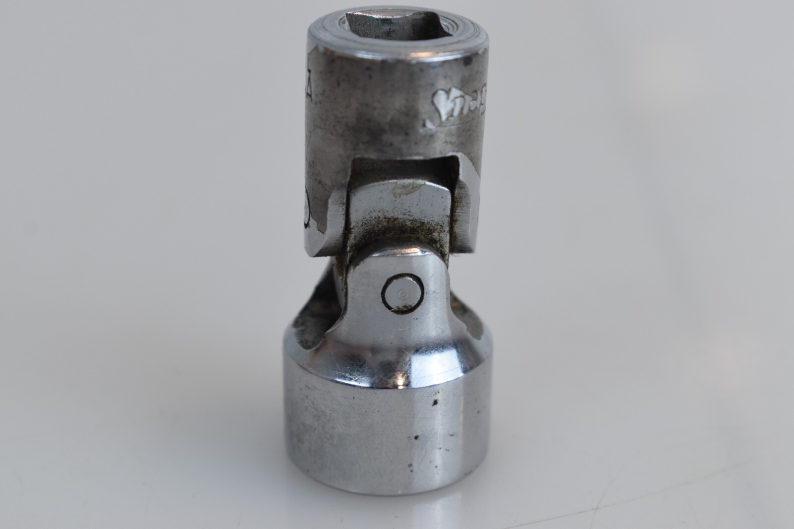 Snap On Tools FVU22 11/16″ SAE Shallow Universal Socket 3/8″ Drive 12 Point USA