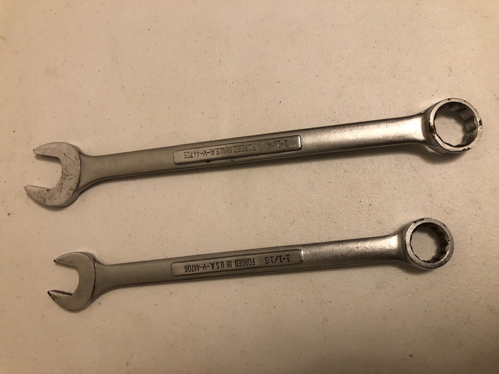 CRAFTSMAN TOOLS 2 PIECE SAE. COMBO -V- WRENCH SET 1-1/16 and 1-1/4