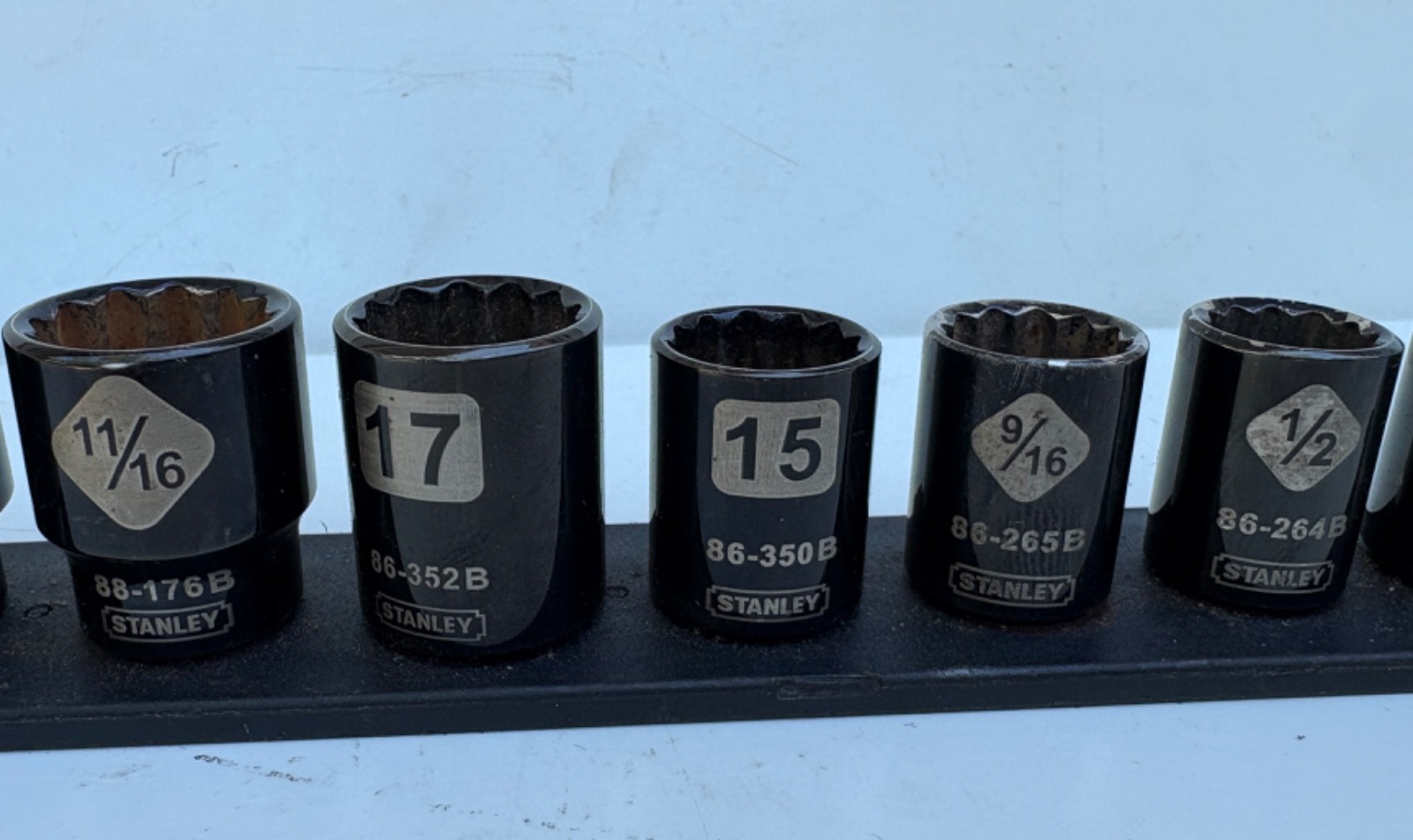 Stanley Black Chrome 3/8″ Drive Sockets 9 Pieces 12pt on Rail